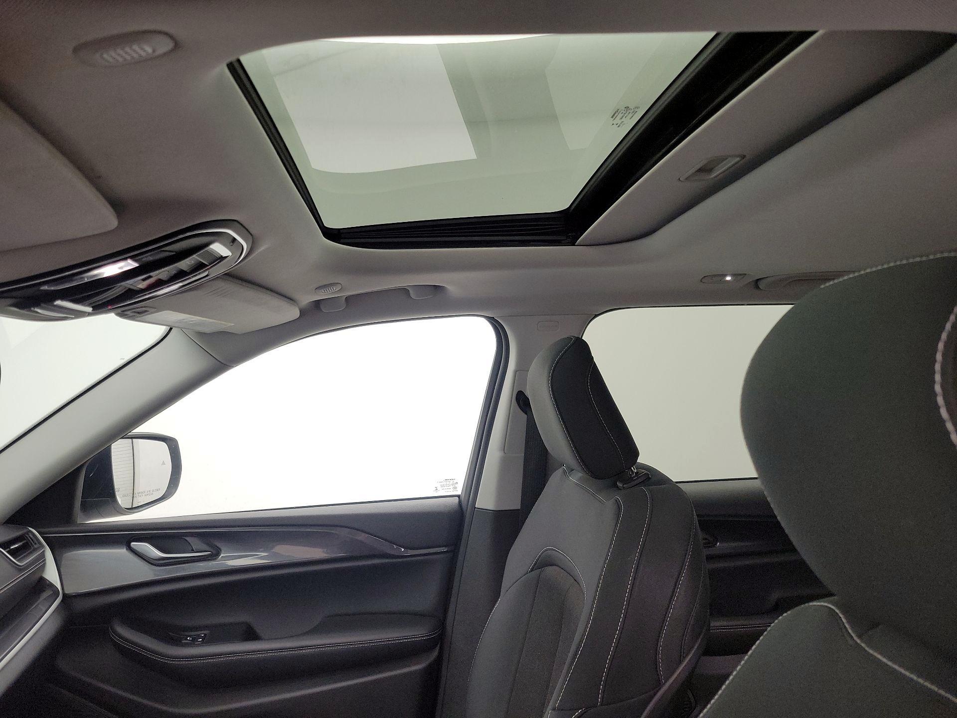 Thumbnail: 2023 Jeep Grand Cherokee - 19