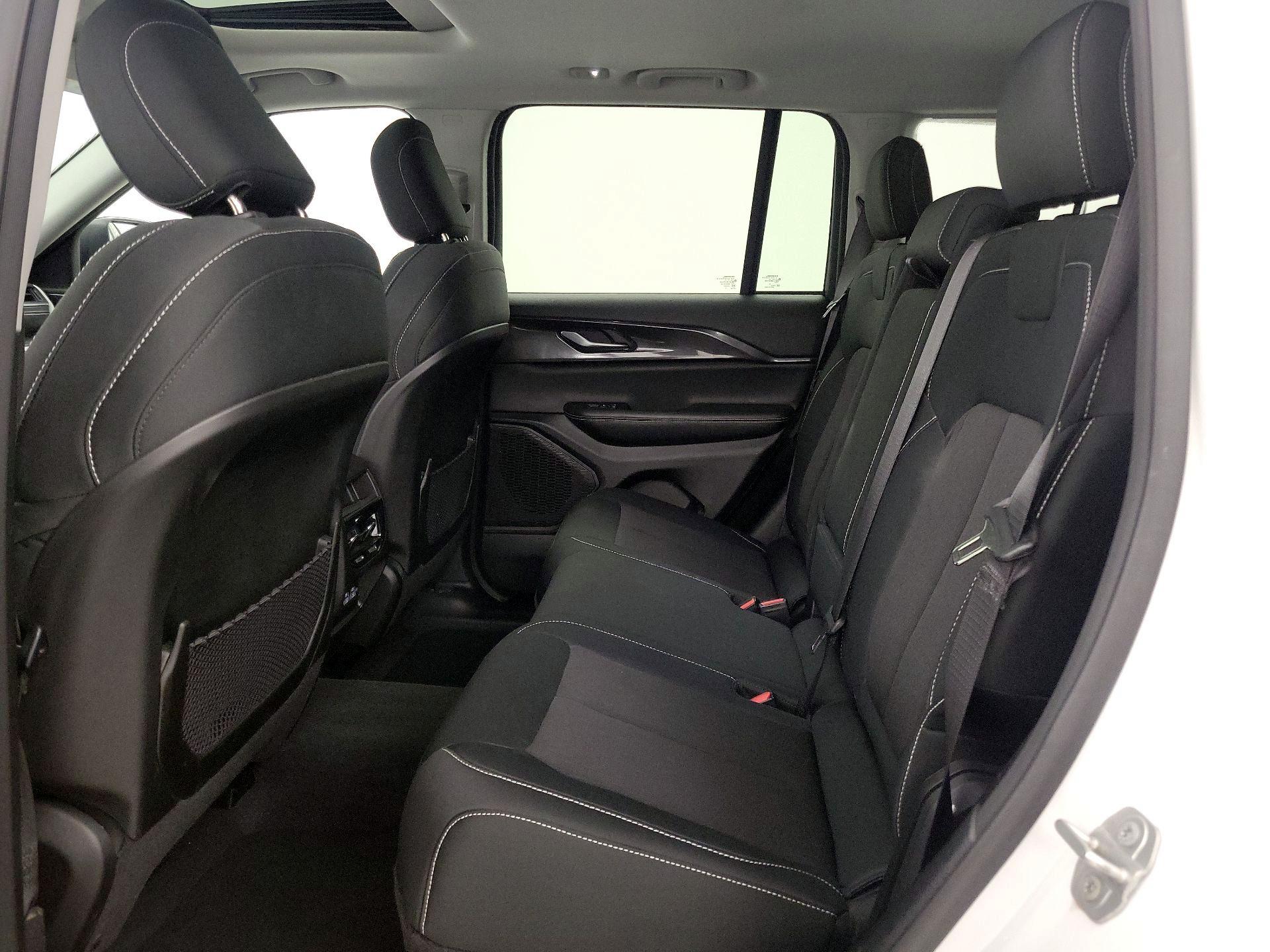 Thumbnail: 2023 Jeep Grand Cherokee - 20