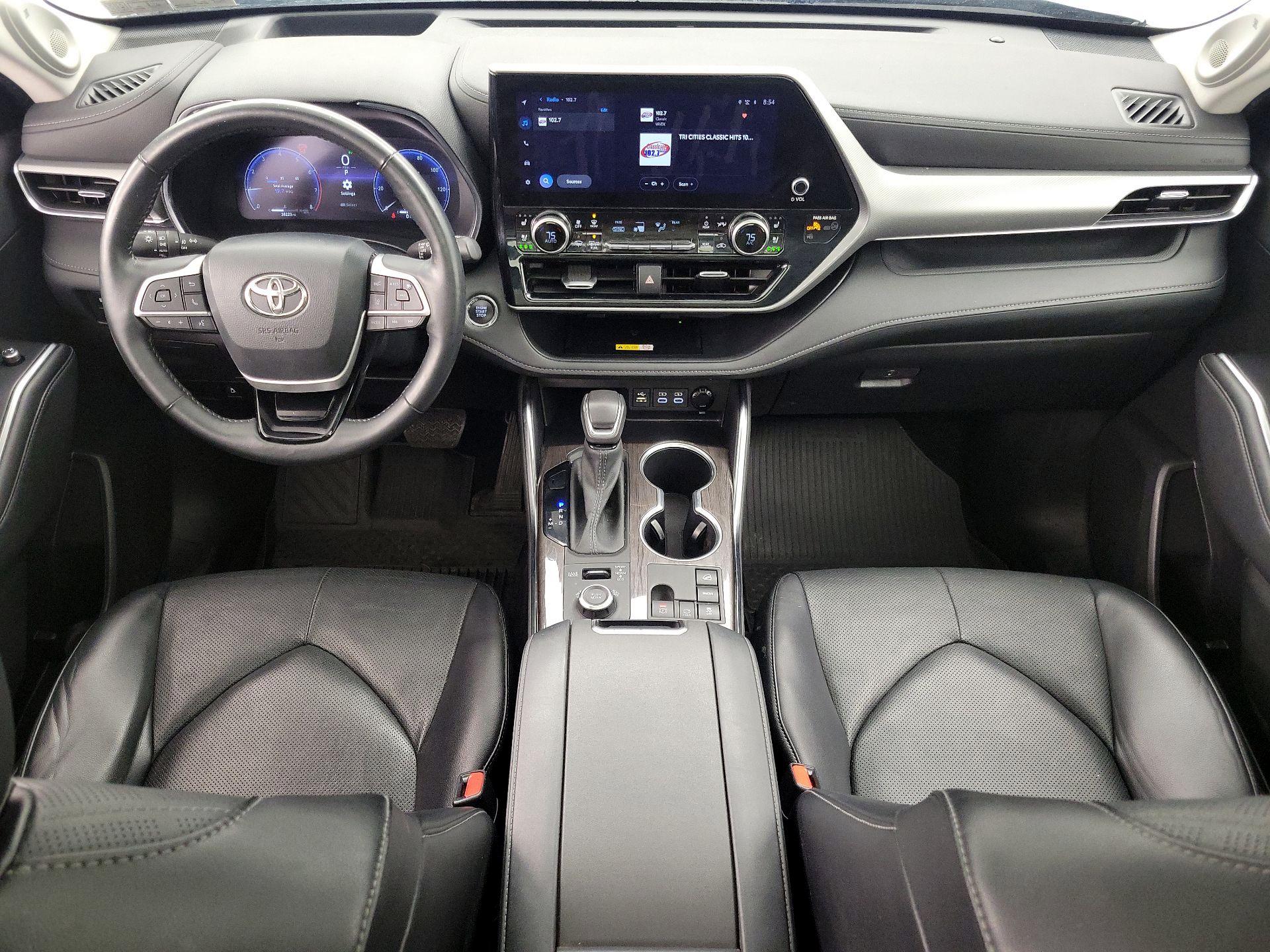 Thumbnail: 2023 Toyota Highlander - 9