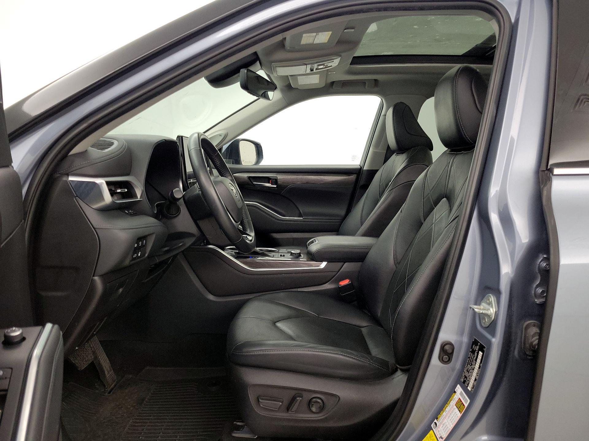 Thumbnail: 2023 Toyota Highlander - 11