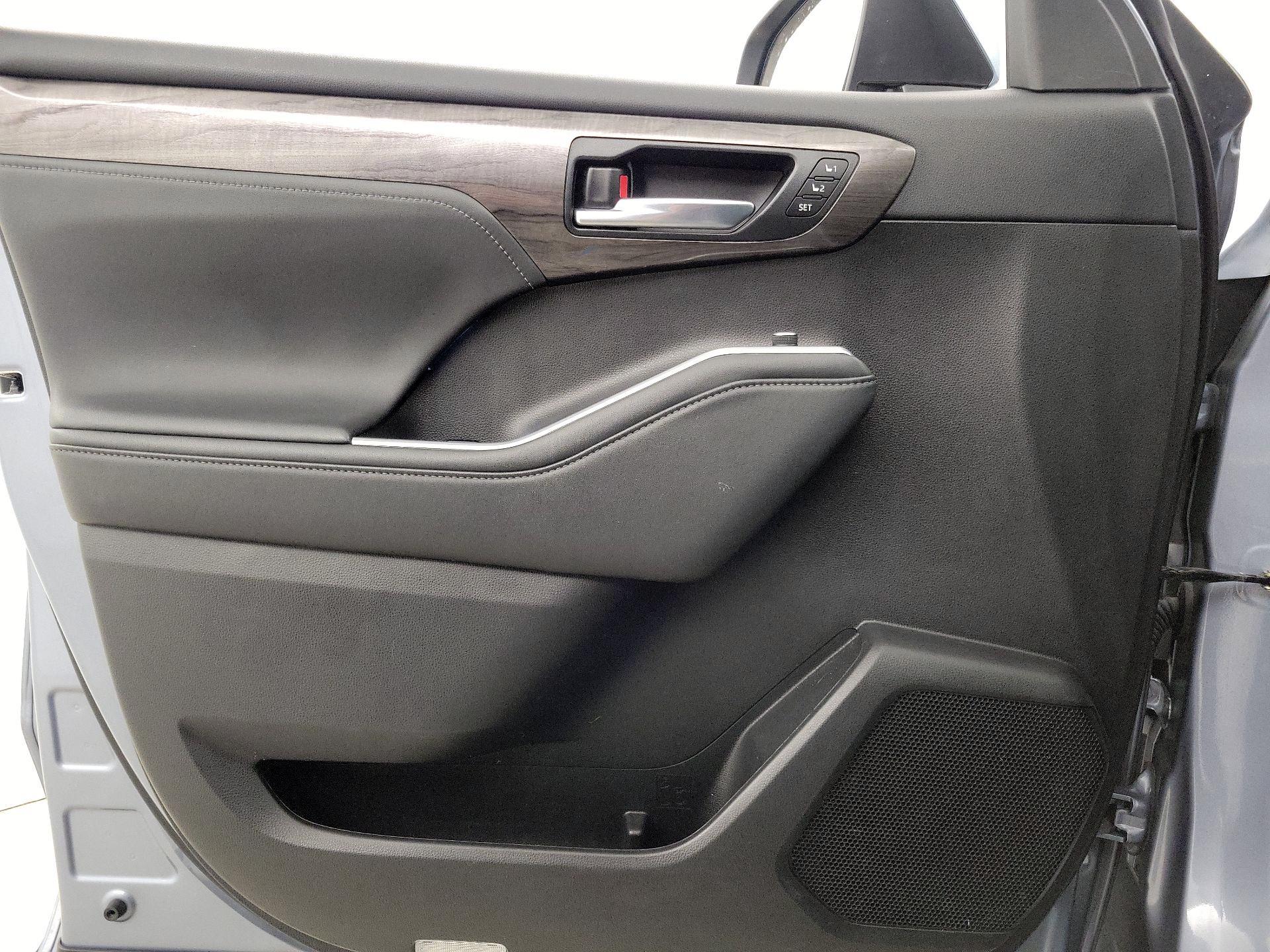 Thumbnail: 2023 Toyota Highlander - 12