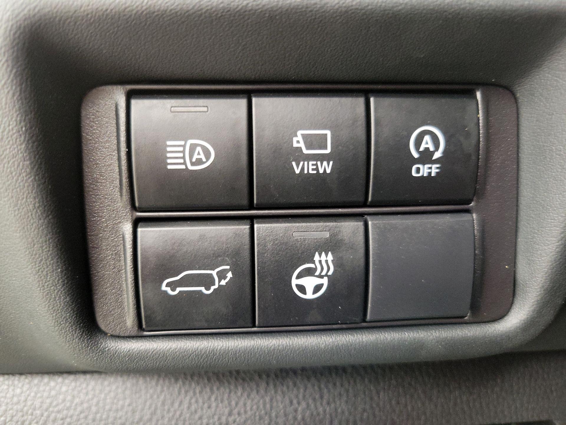 Thumbnail: 2023 Toyota Highlander - 13