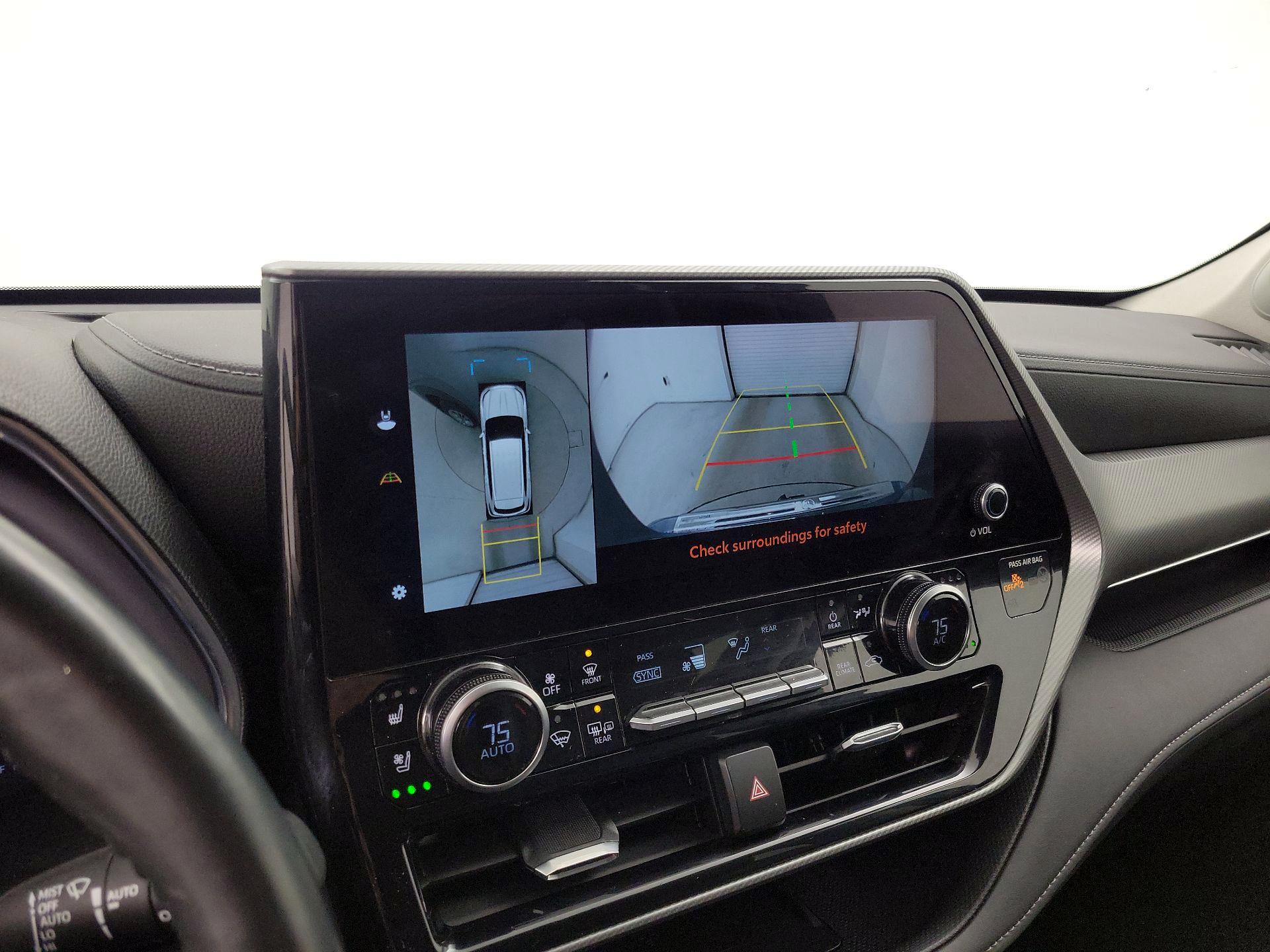 Thumbnail: 2023 Toyota Highlander - 14