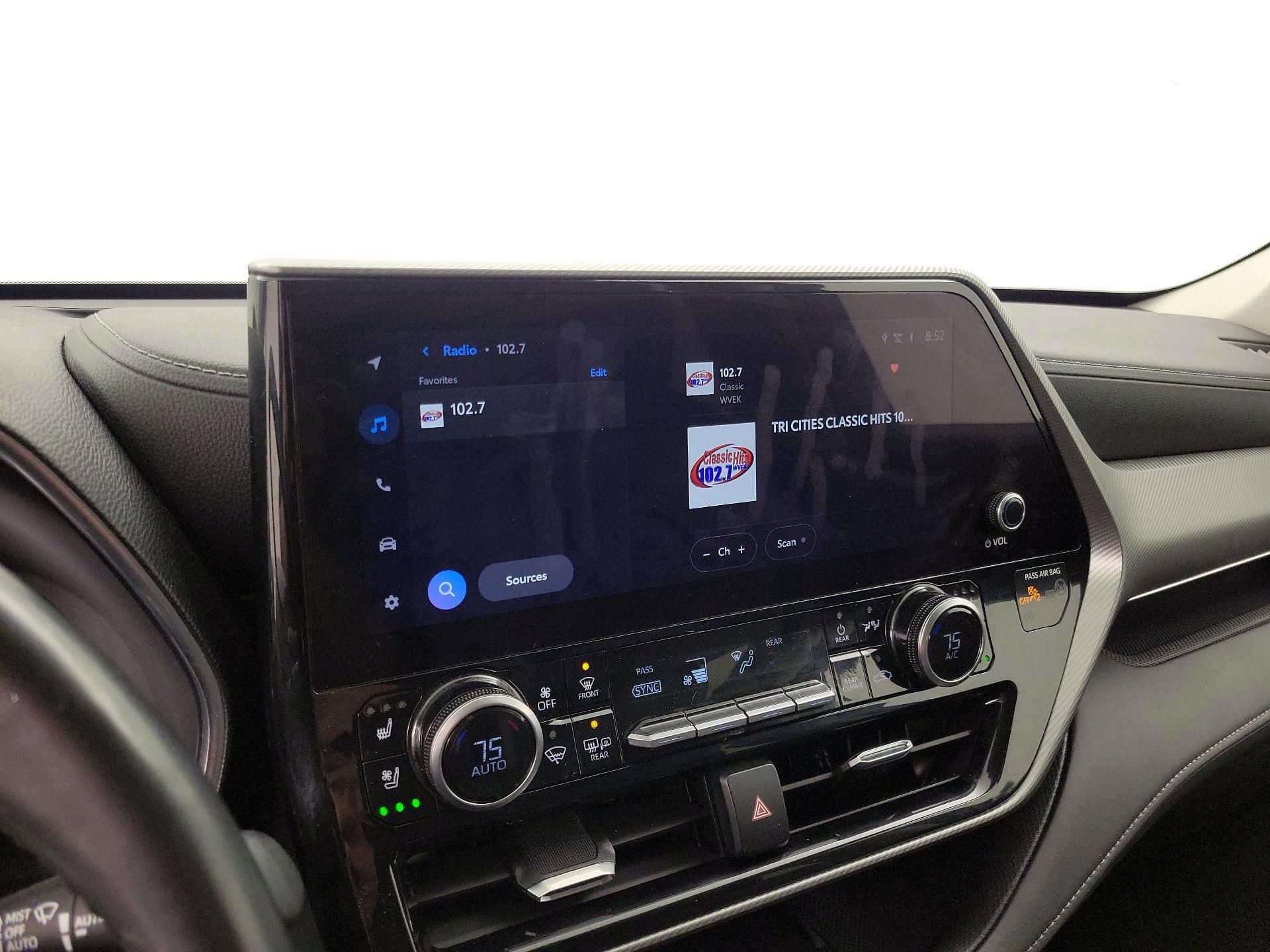 Thumbnail: 2023 Toyota Highlander - 15