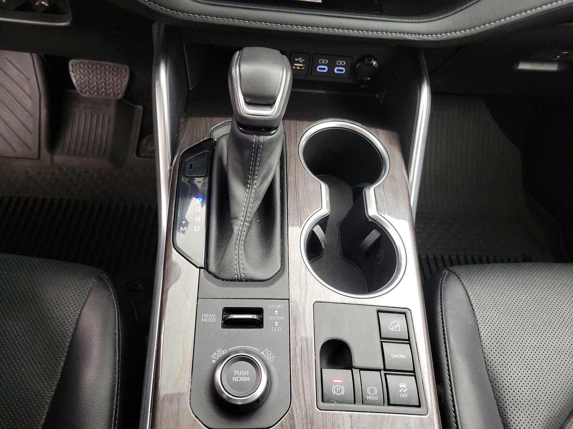 Thumbnail: 2023 Toyota Highlander - 17