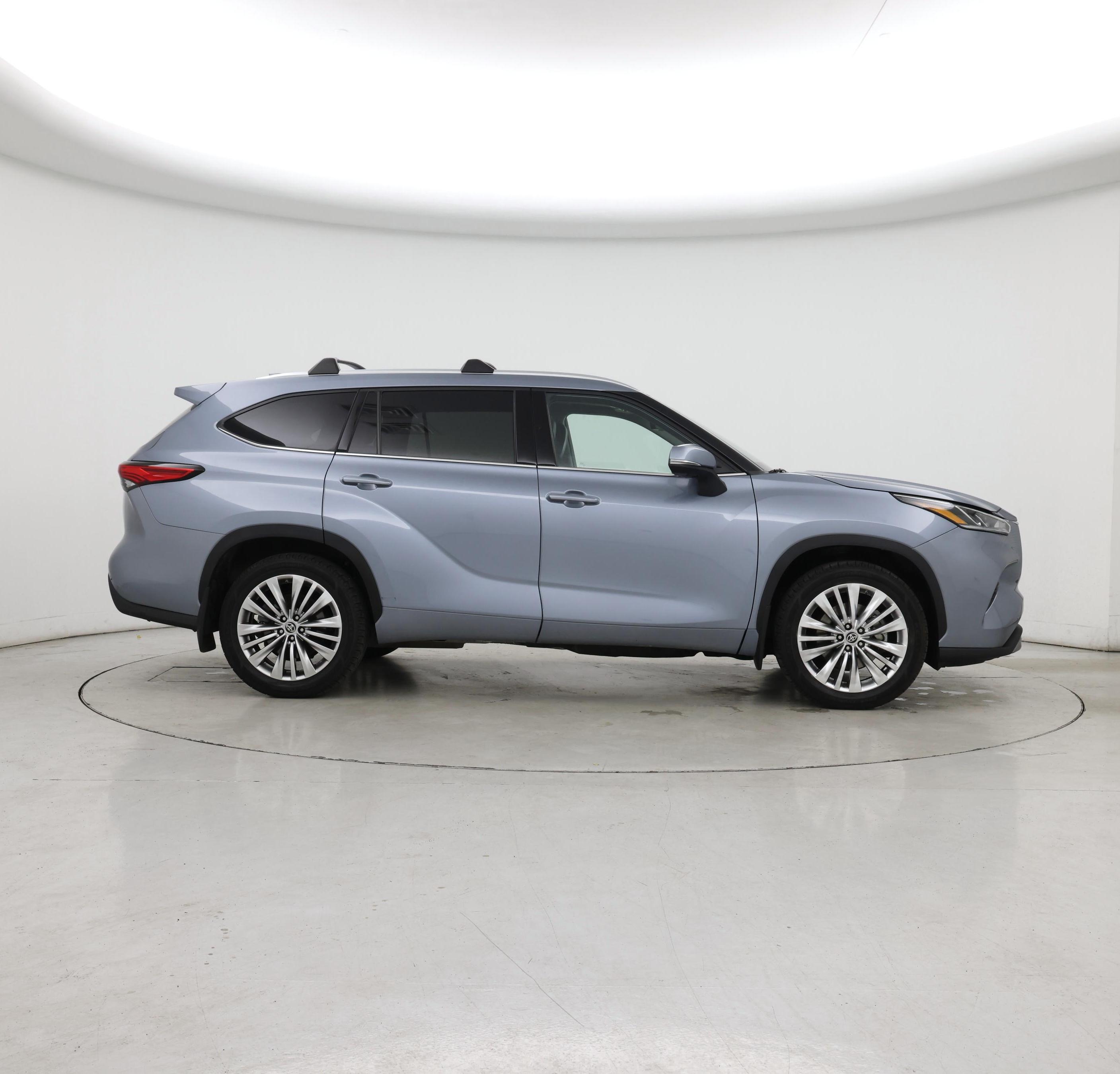 Thumbnail: 2023 Toyota Highlander - 7