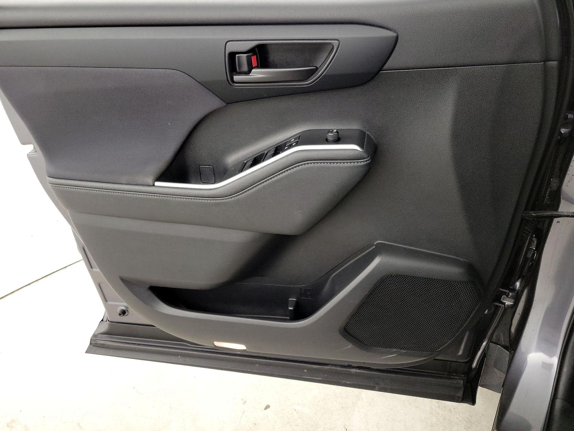 Thumbnail: 2024 Toyota Highlander - 12