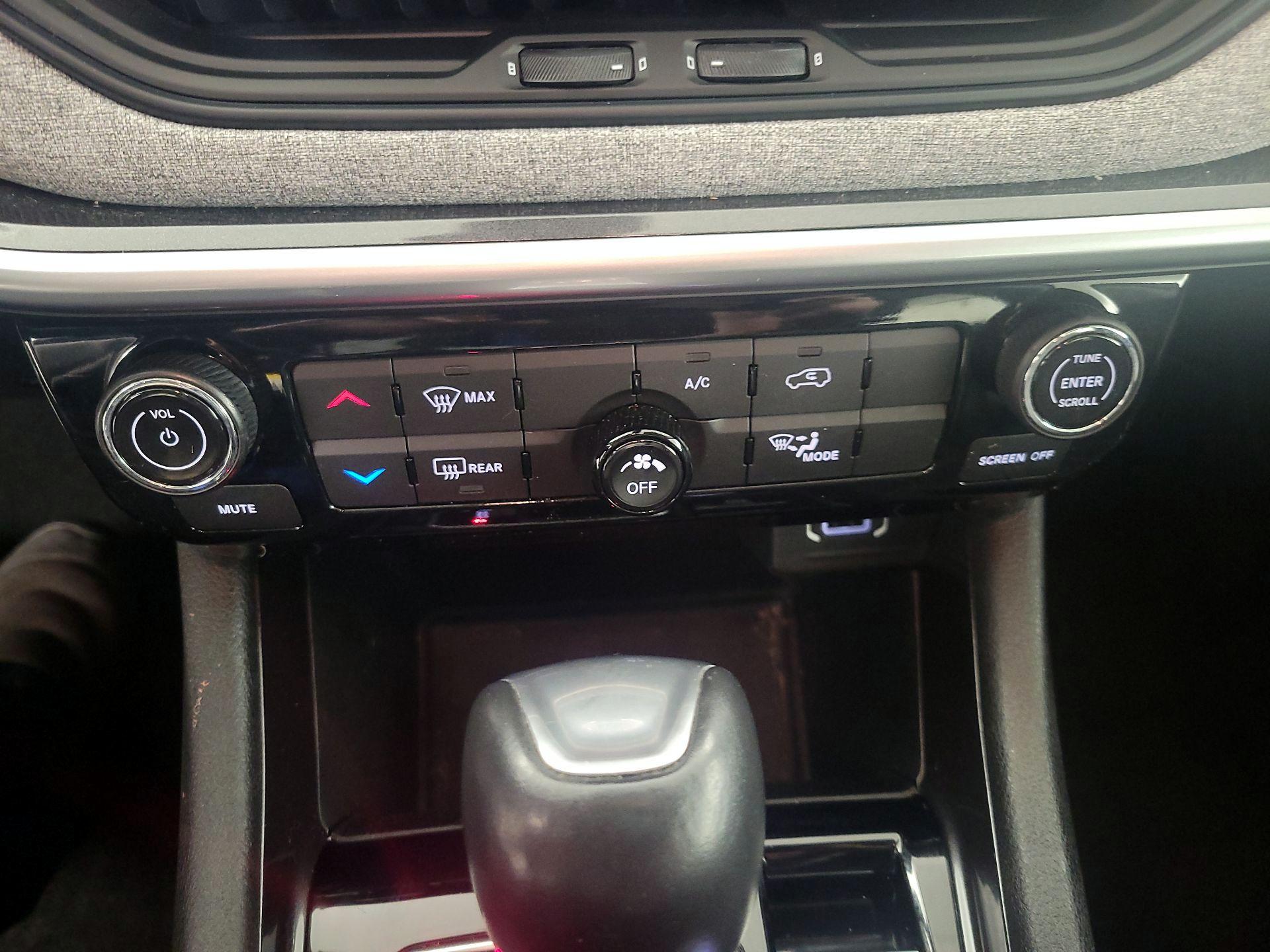 Thumbnail: 2022 Jeep Compass - 16