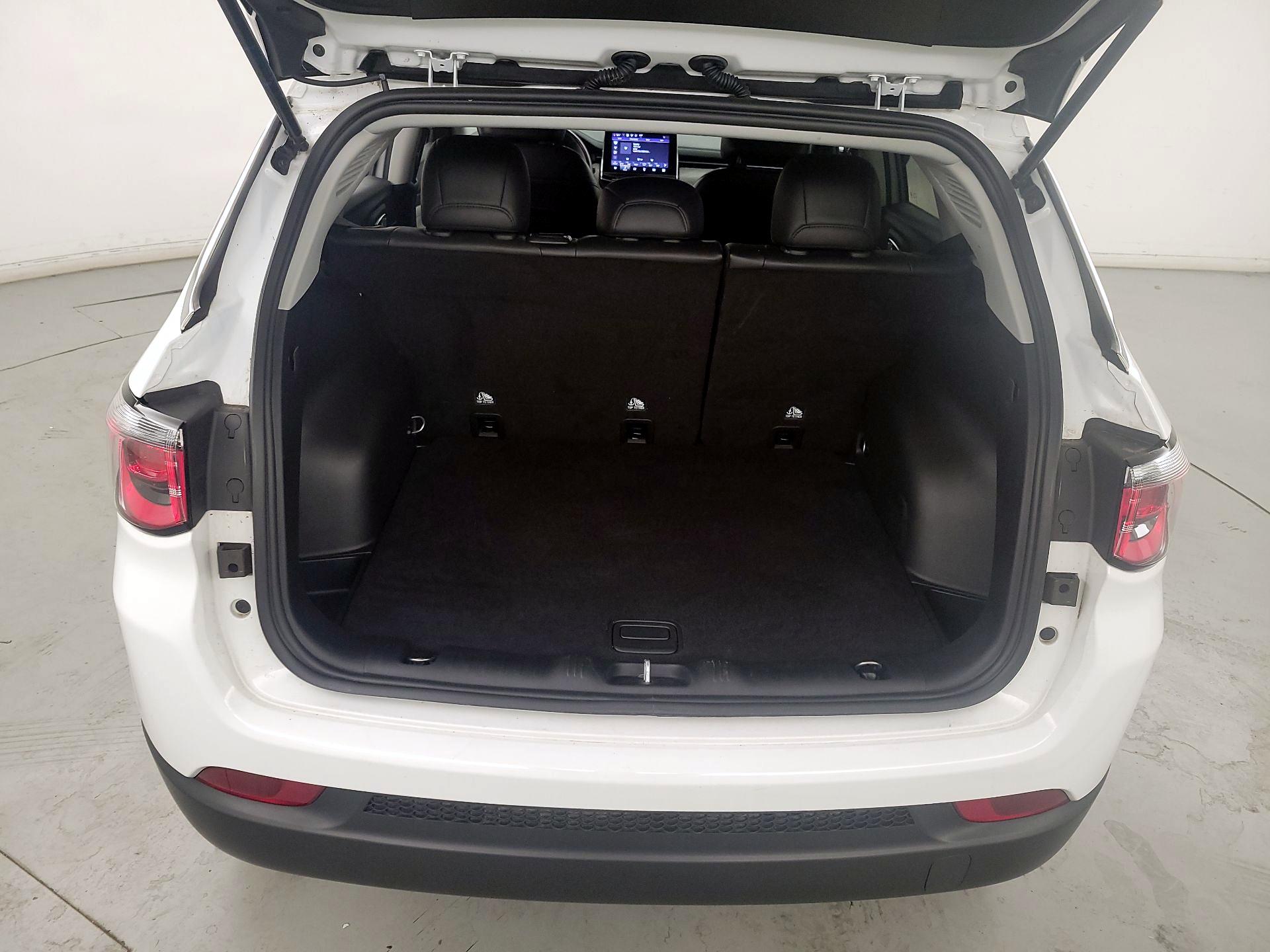 Thumbnail: 2022 Jeep Compass - 20