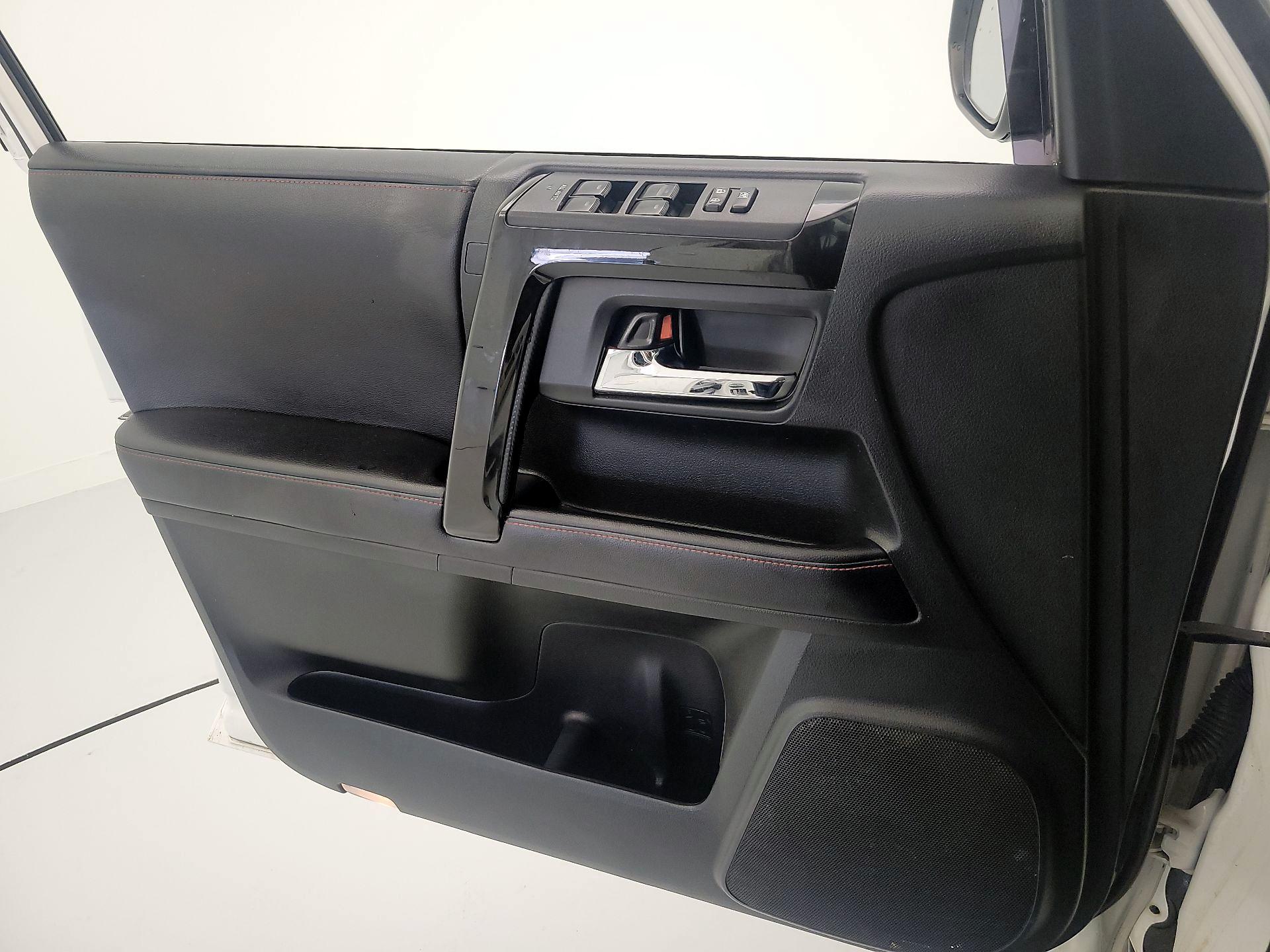 Thumbnail: 2017 Toyota 4Runner - 12