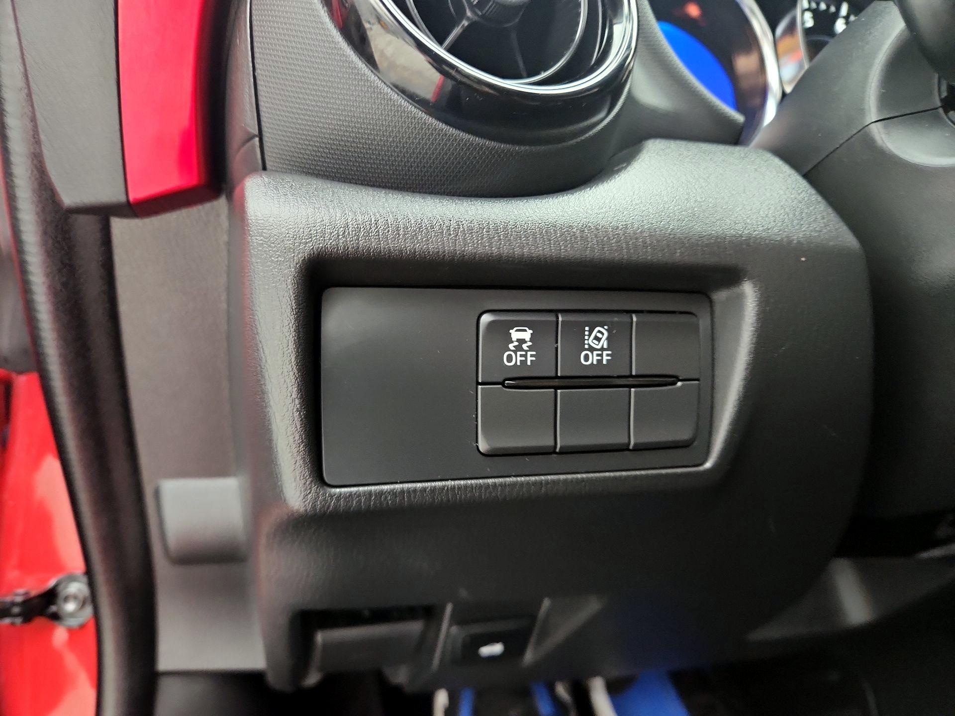 Thumbnail: 2021 Mazda MX-5 Miata - 13