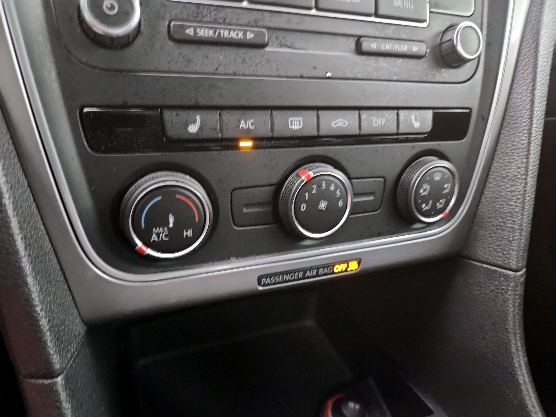 Thumbnail: 2015 Volkswagen Passat - 15