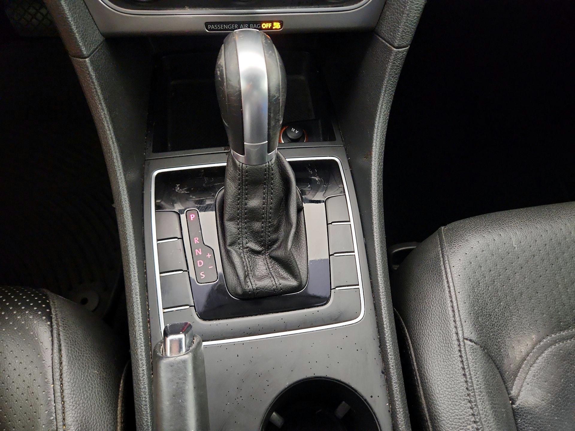 Thumbnail: 2015 Volkswagen Passat - 16