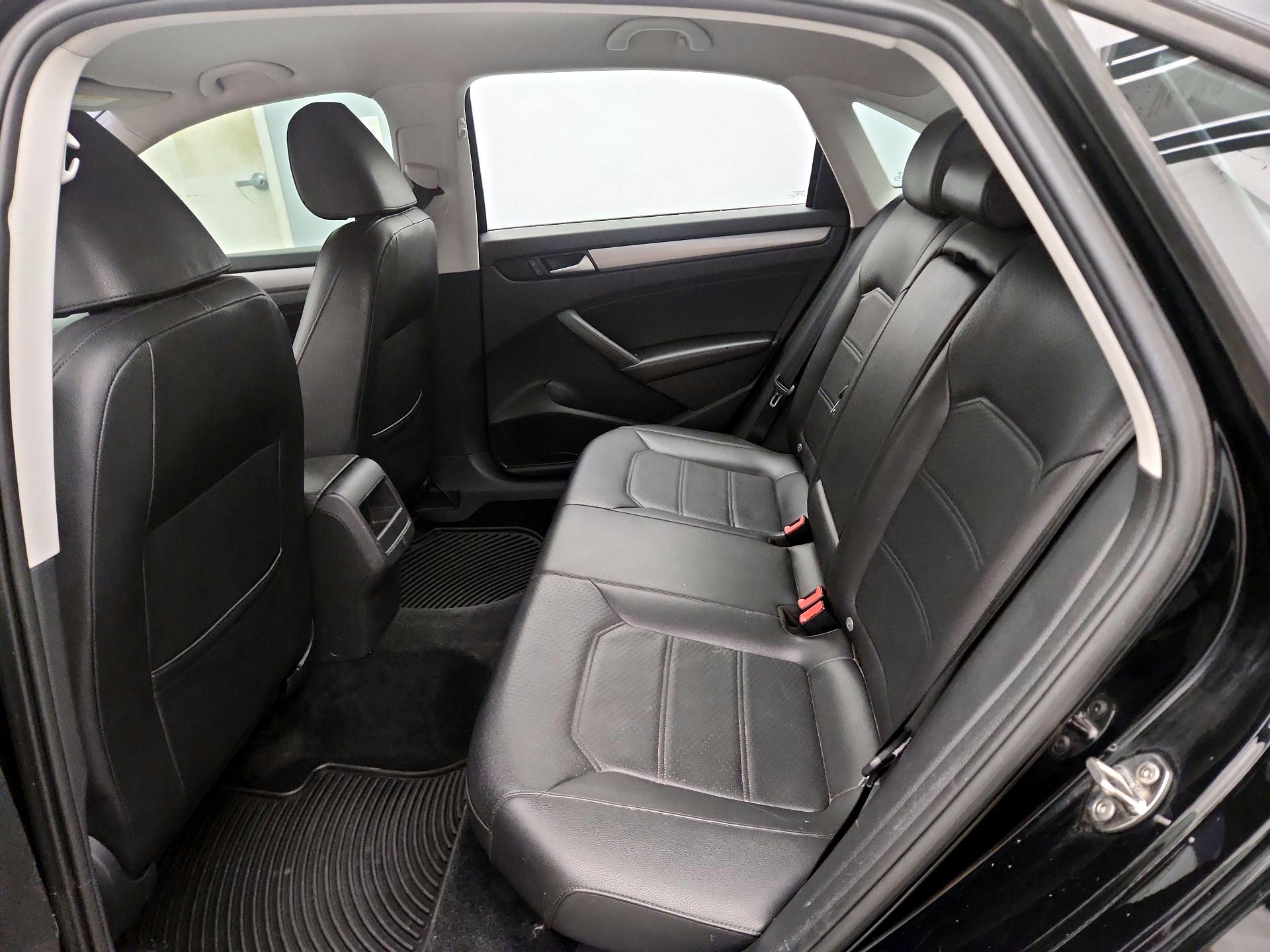 Thumbnail: 2015 Volkswagen Passat - 17