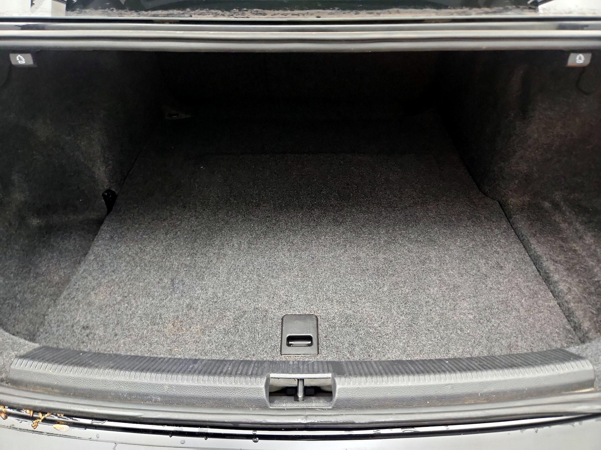 Thumbnail: 2015 Volkswagen Passat - 18