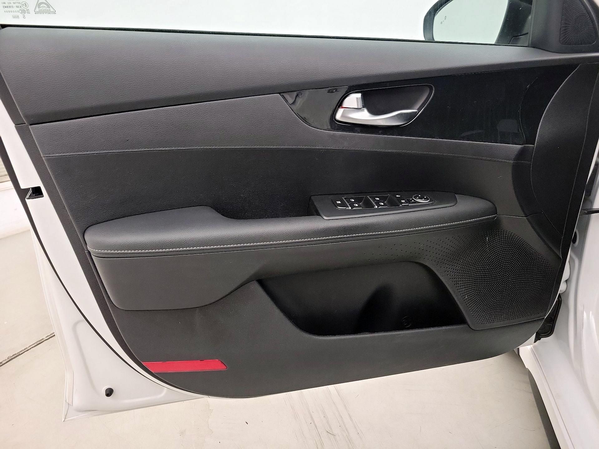 Thumbnail: 2023 Kia Forte - 12