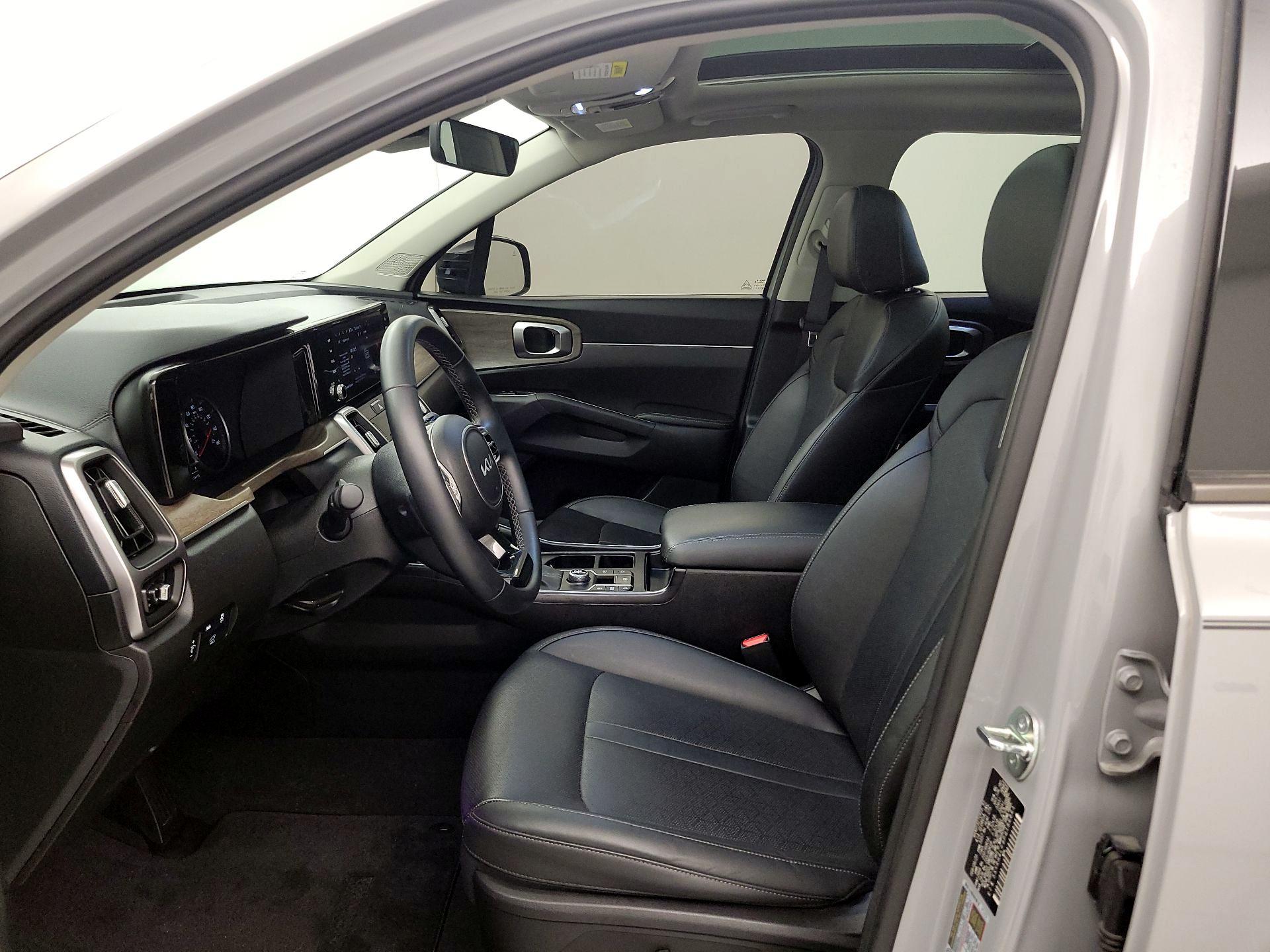 Thumbnail: 2023 Kia Sorento - 11