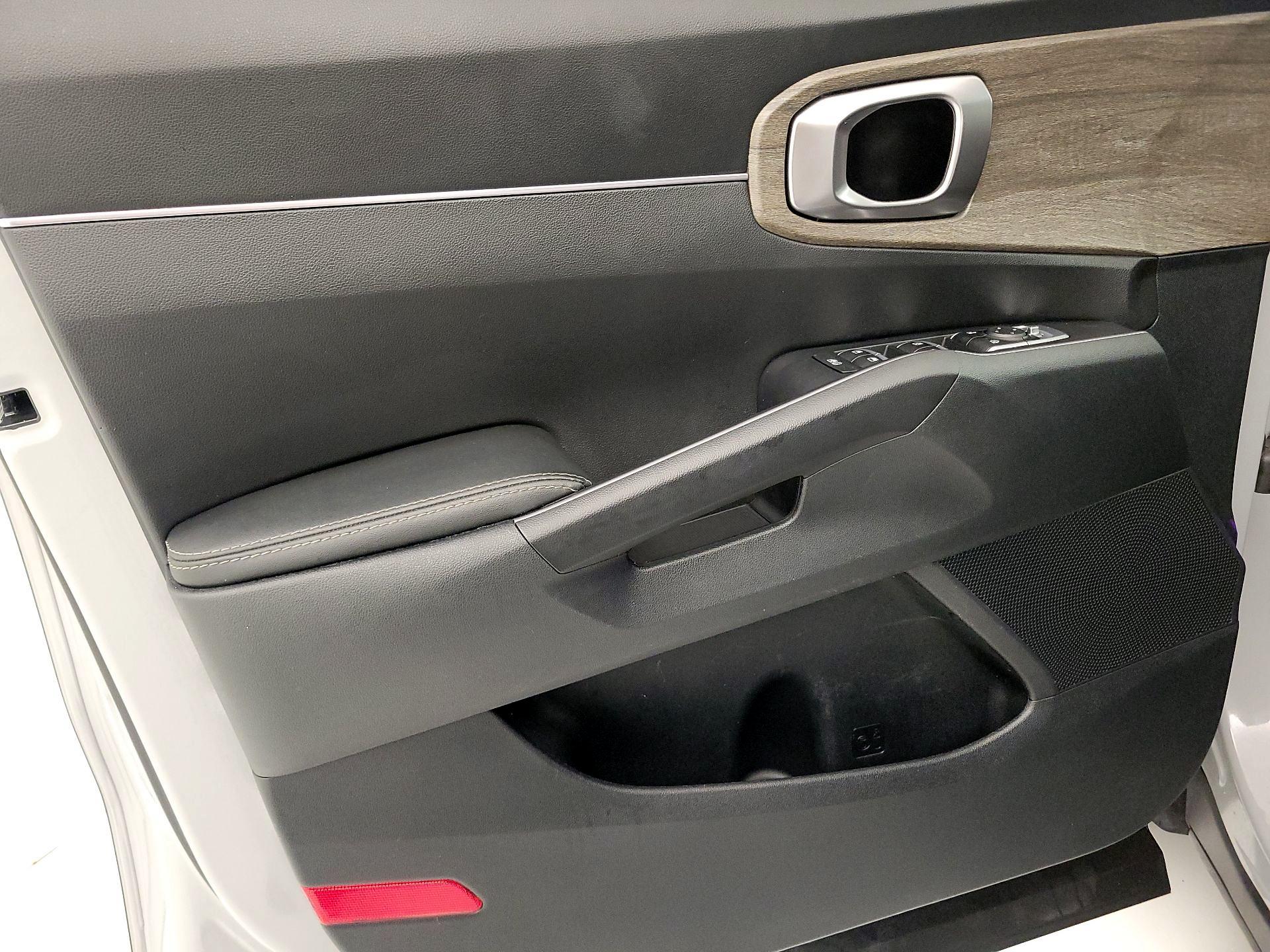 Thumbnail: 2023 Kia Sorento - 12