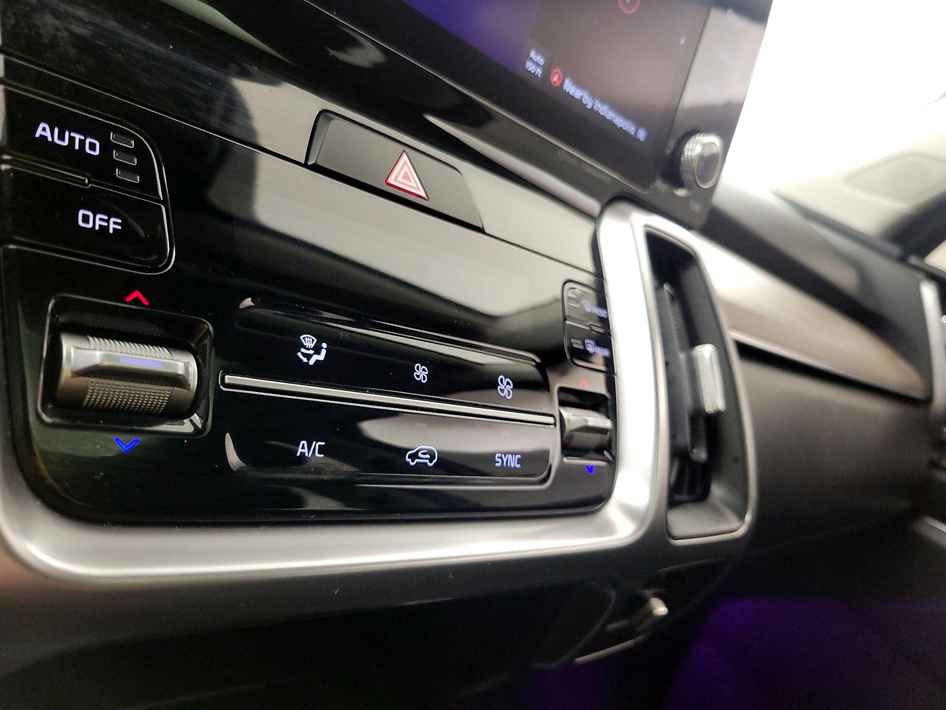 Thumbnail: 2023 Kia Sorento - 17