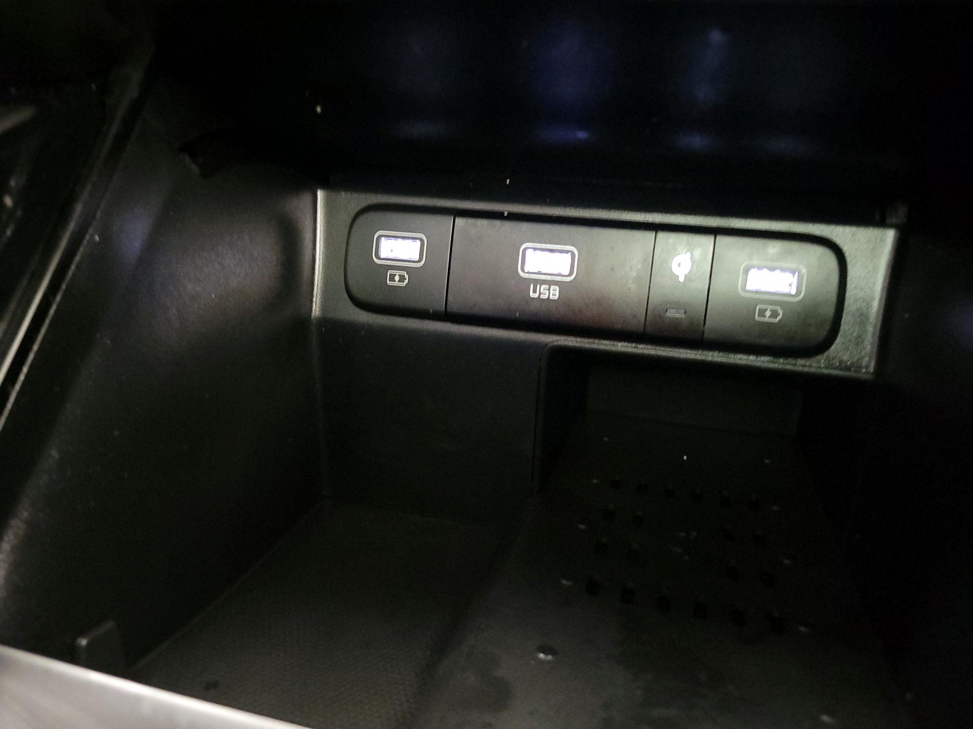 Thumbnail: 2023 Kia Sorento - 19