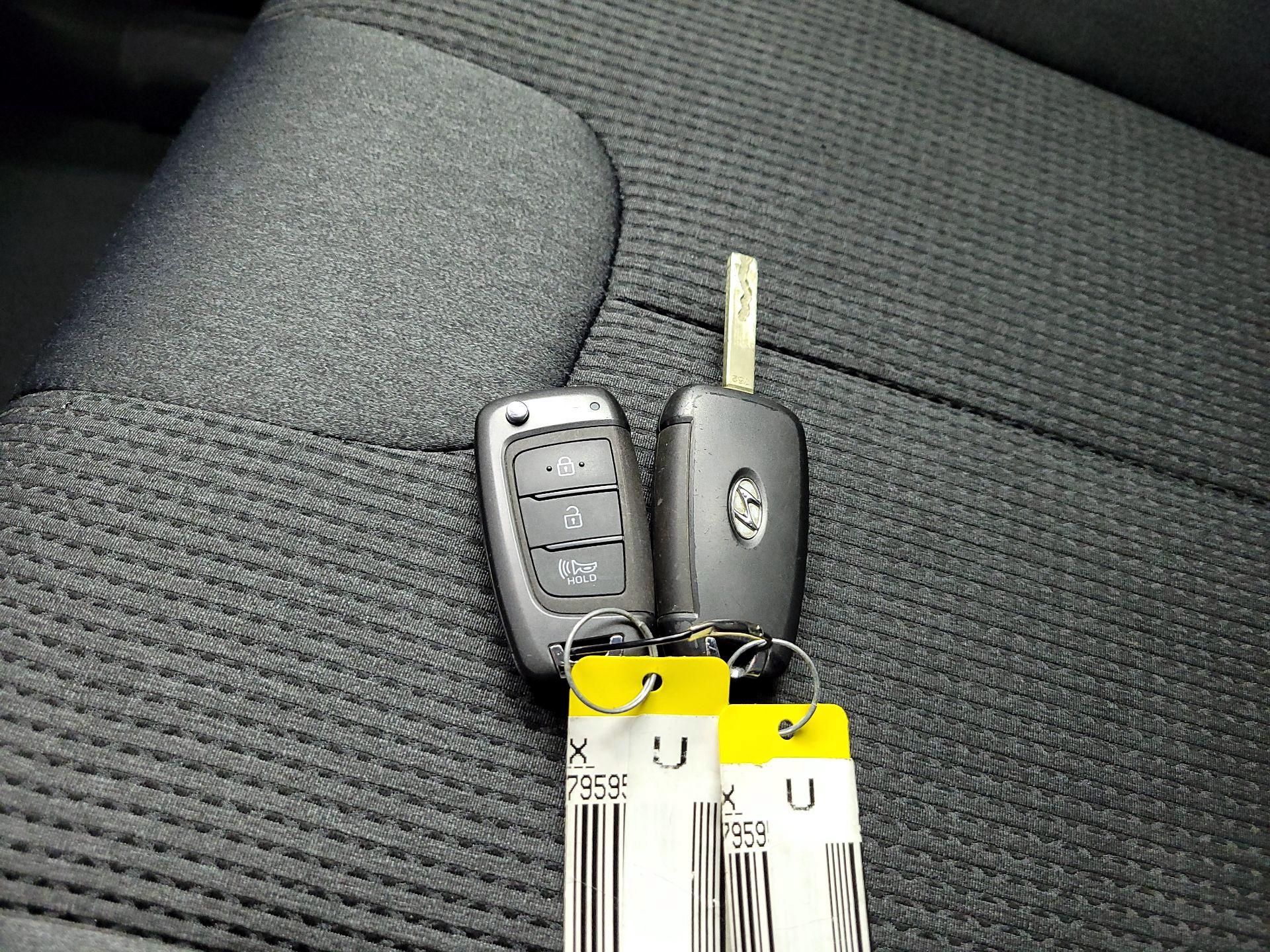 Thumbnail: 2022 Hyundai Santa Fe - 18