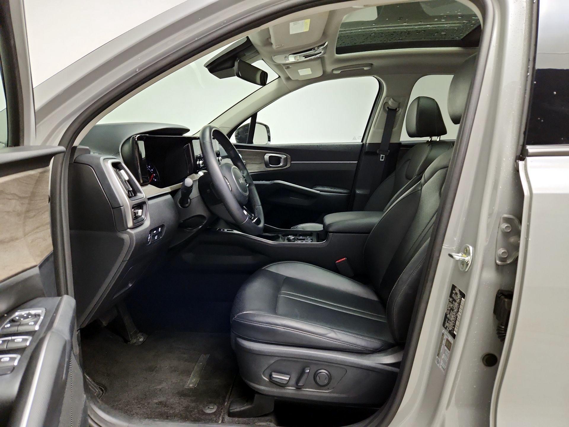 Thumbnail: 2023 Kia Sorento - 11