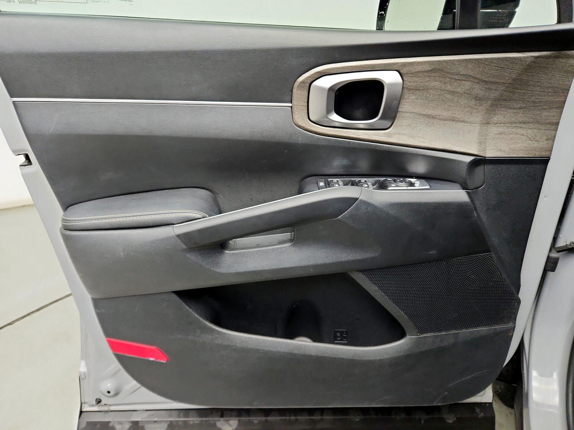 Thumbnail: 2023 Kia Sorento - 12