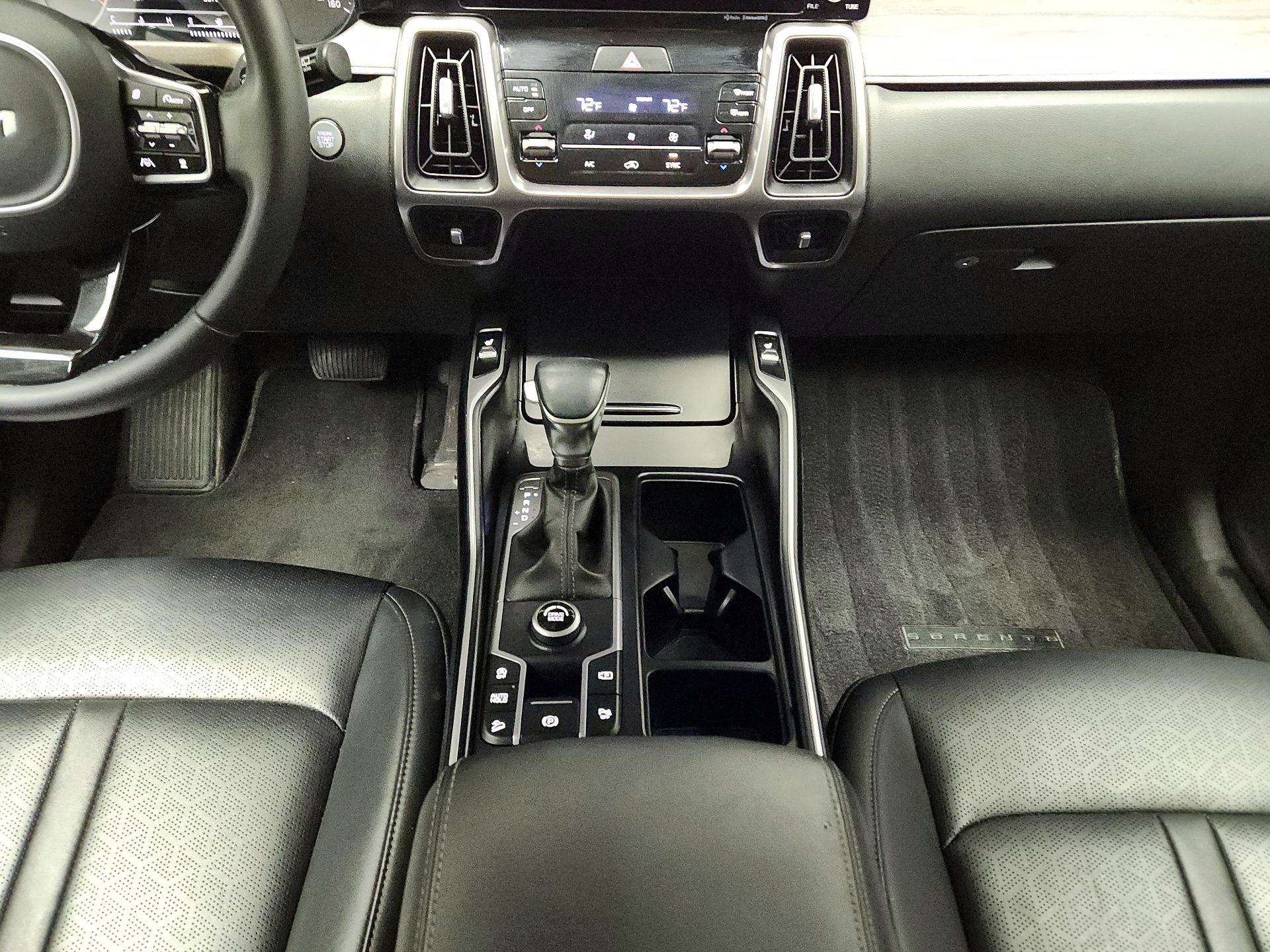 Thumbnail: 2023 Kia Sorento - 18