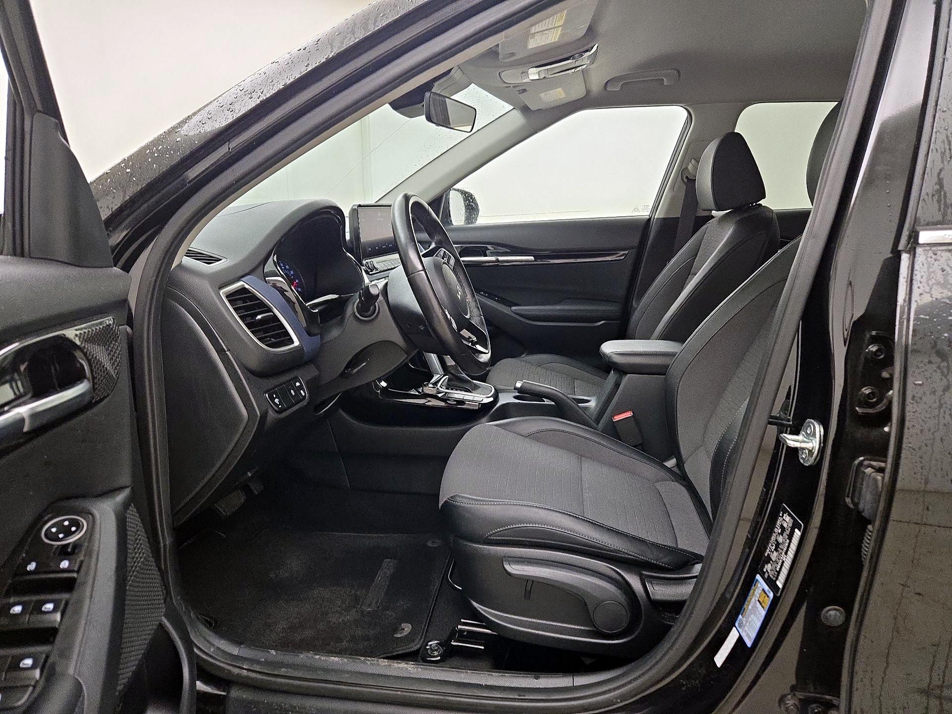 Thumbnail: 2023 Kia Seltos - 11