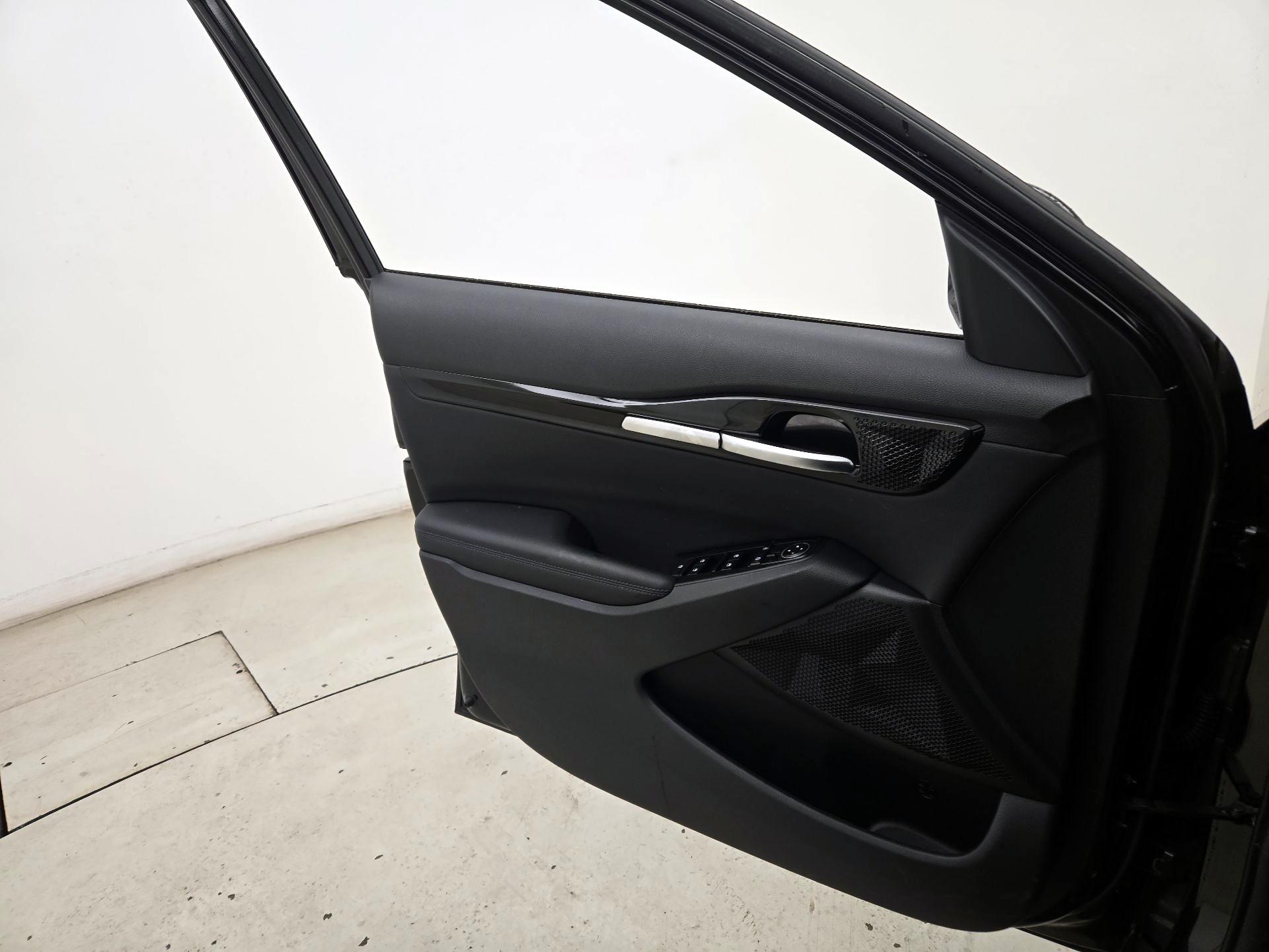 Thumbnail: 2023 Kia Seltos - 12