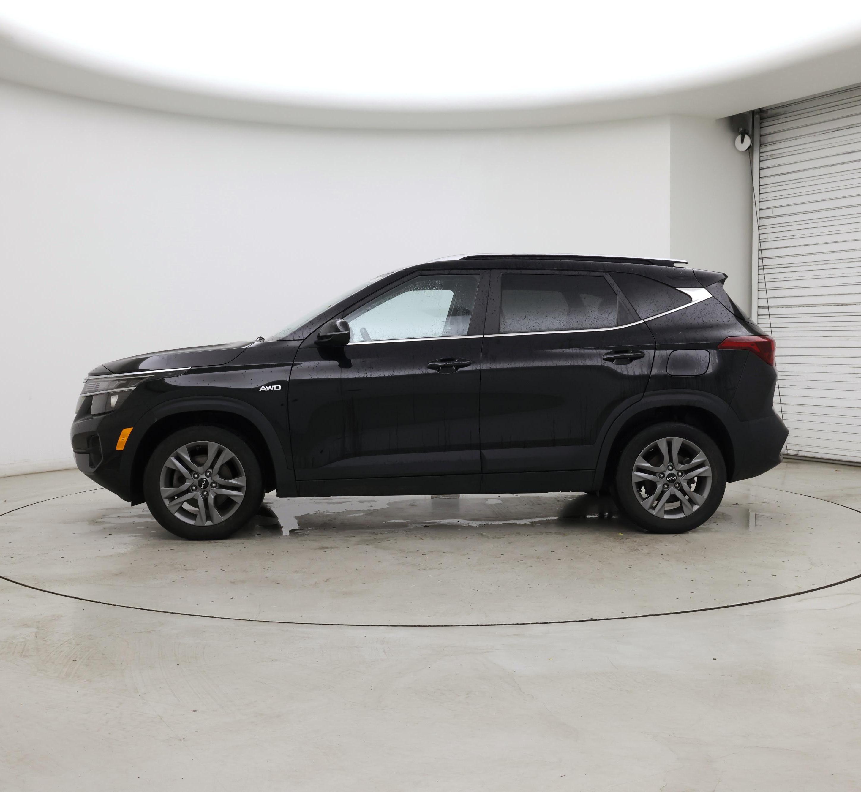 Thumbnail: 2023 Kia Seltos - 3