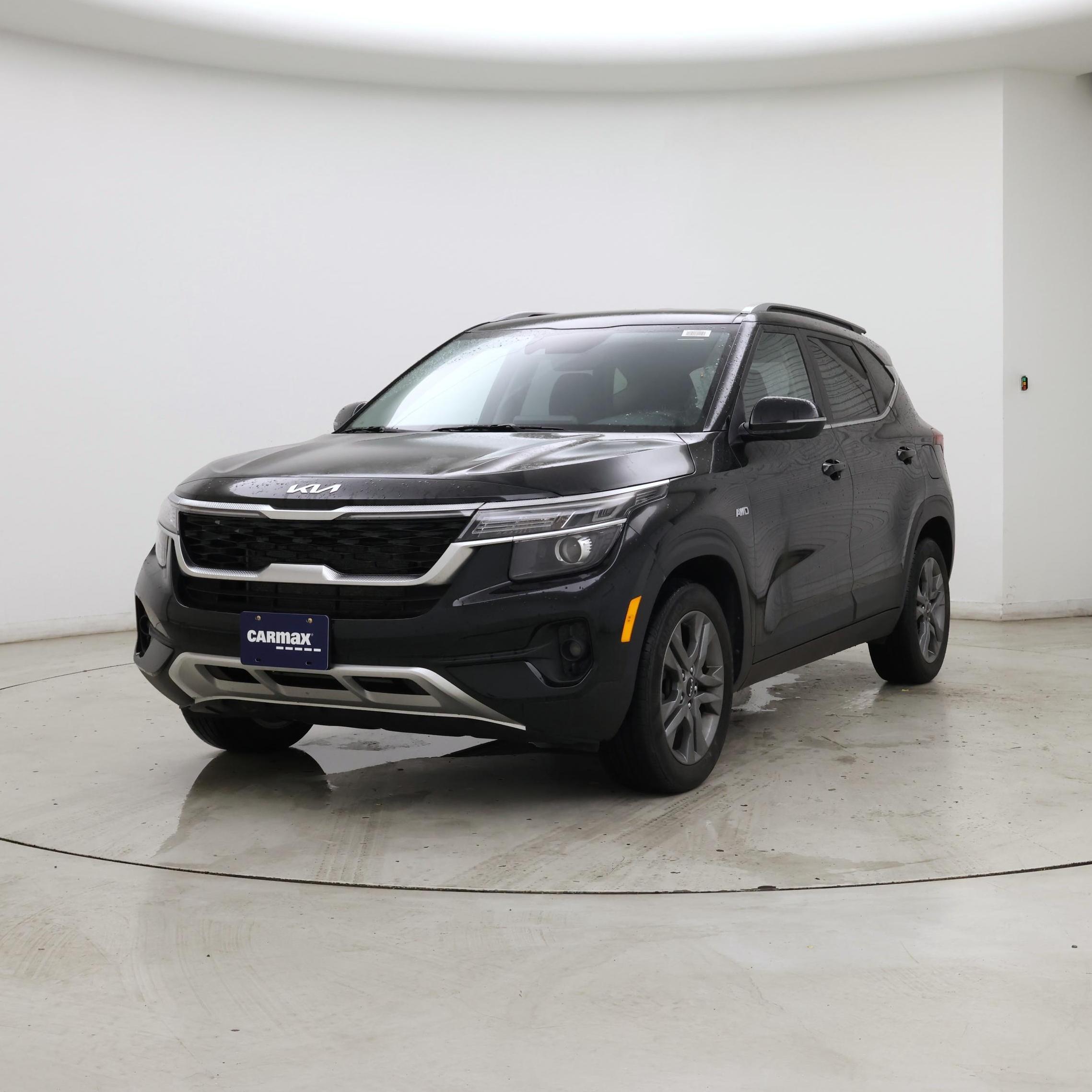 Thumbnail: 2023 Kia Seltos - 4