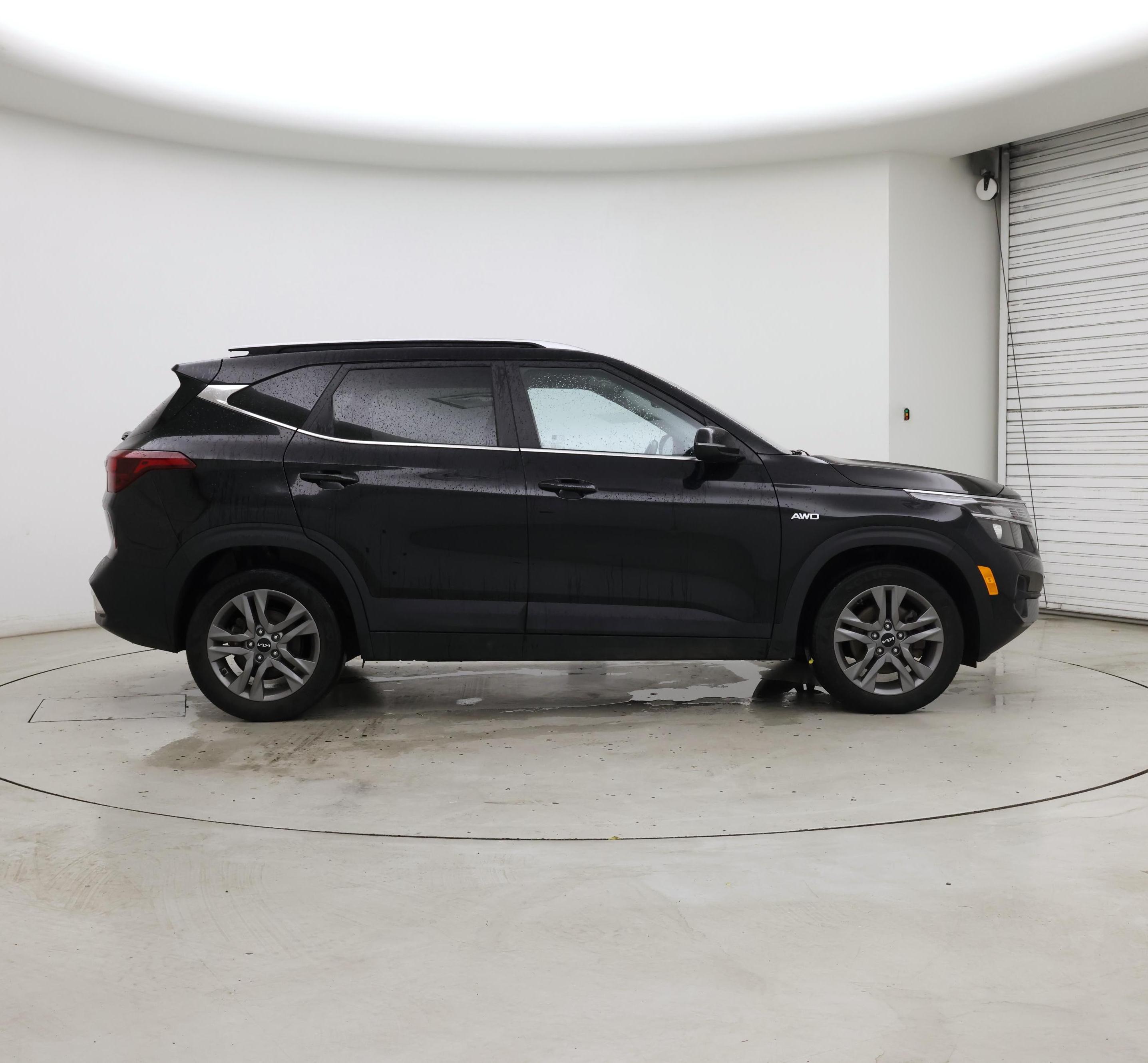 Thumbnail: 2023 Kia Seltos - 7