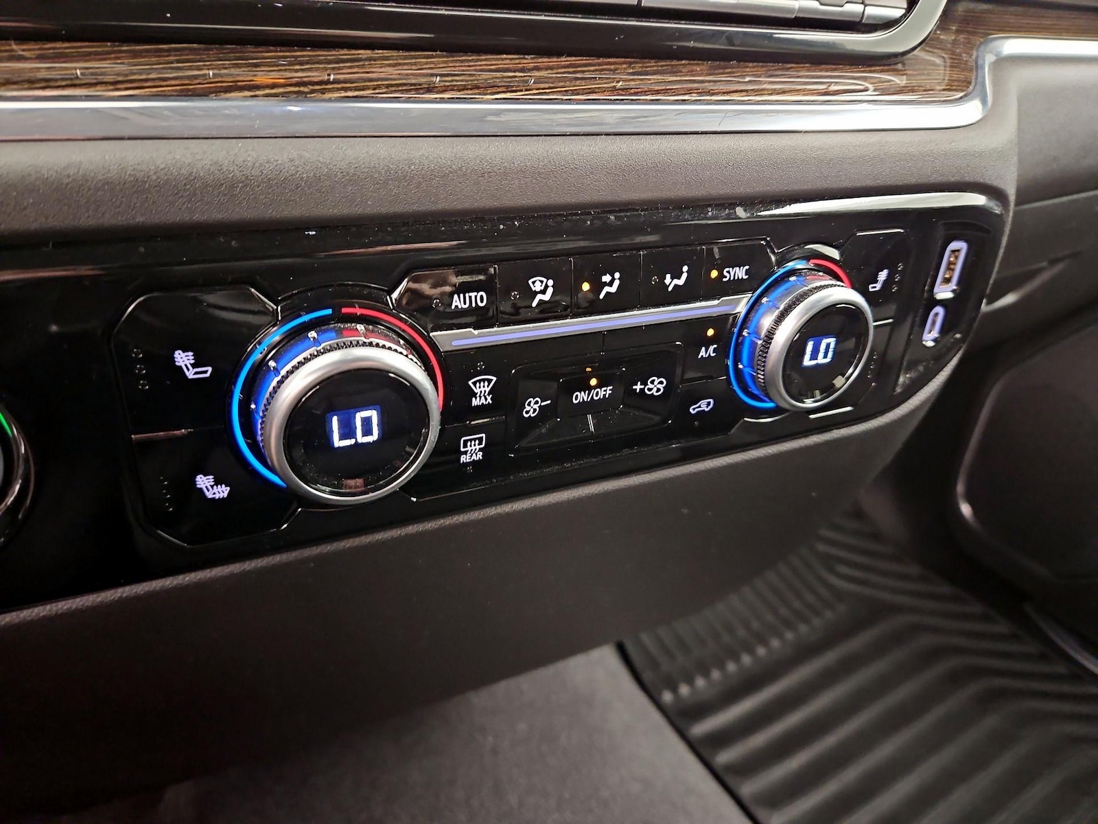 2023 GMC Sierra 1500 SLE - Photo 17