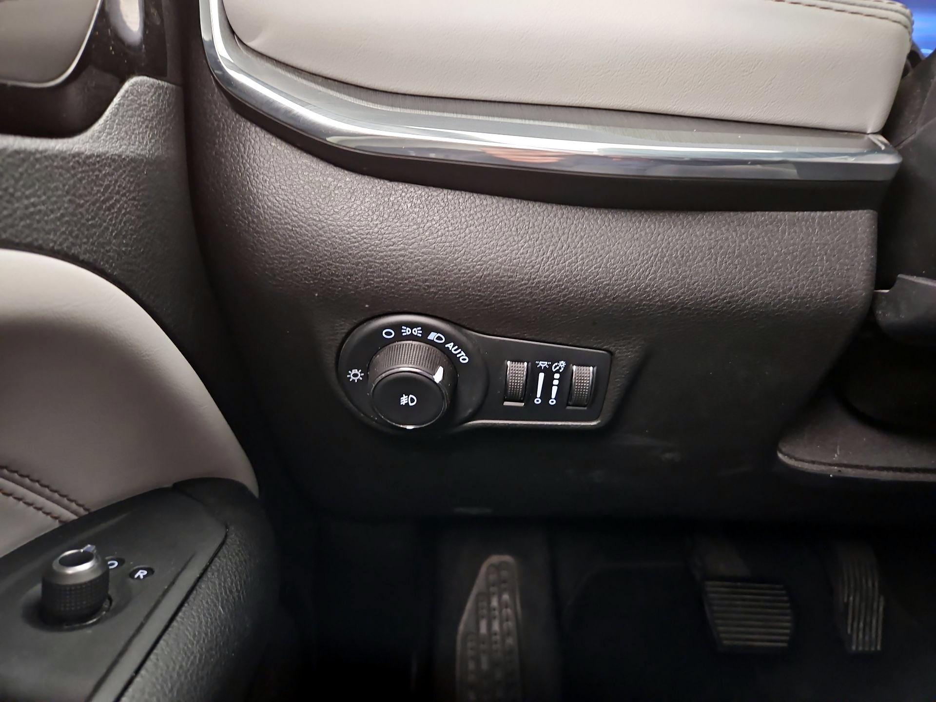 Thumbnail: 2023 Jeep Compass - 13