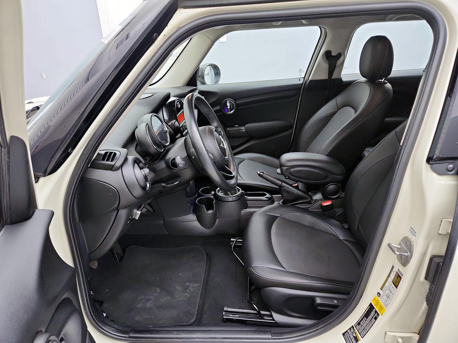 Thumbnail: 2016 MINI Cooper Hardtop - 11