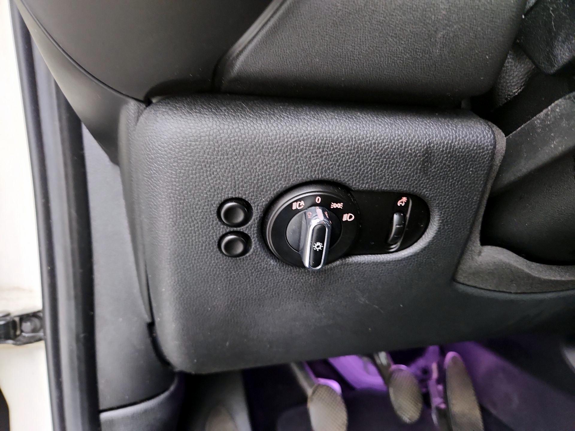 Thumbnail: 2016 MINI Cooper Hardtop - 13