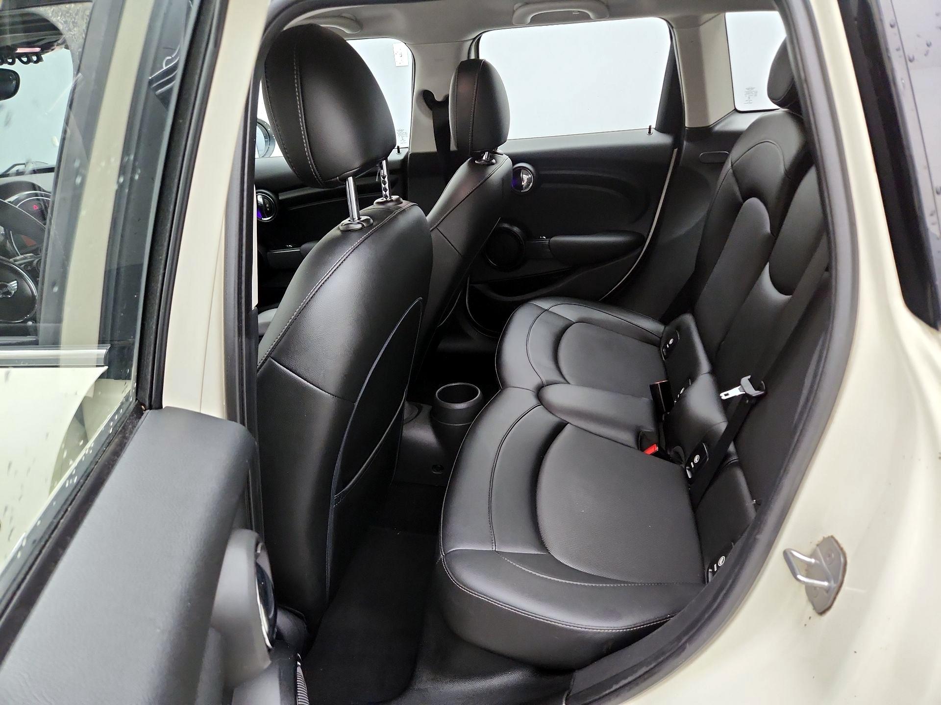 Thumbnail: 2016 MINI Cooper Hardtop - 18