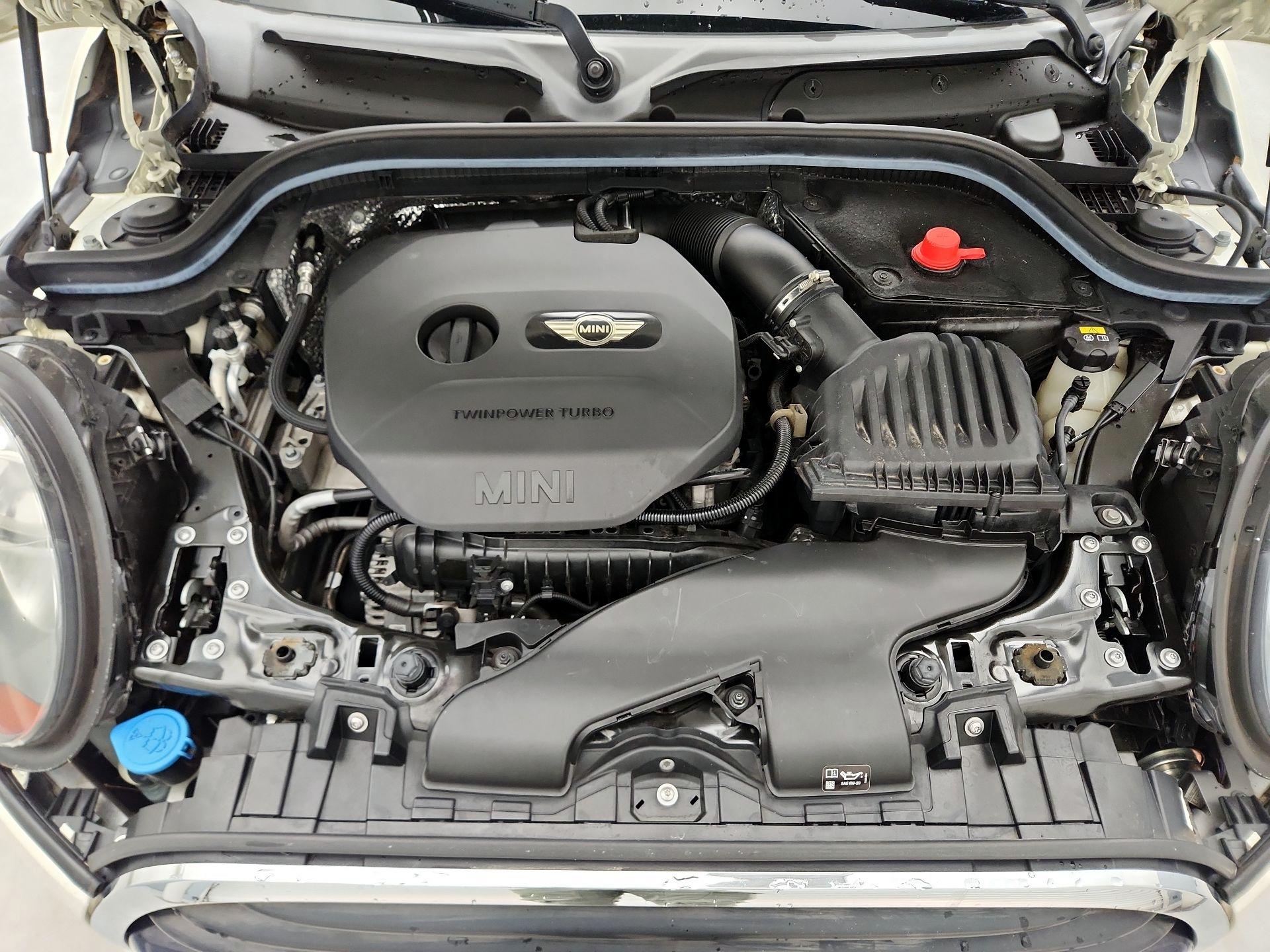 Thumbnail: 2016 MINI Cooper Hardtop - 20