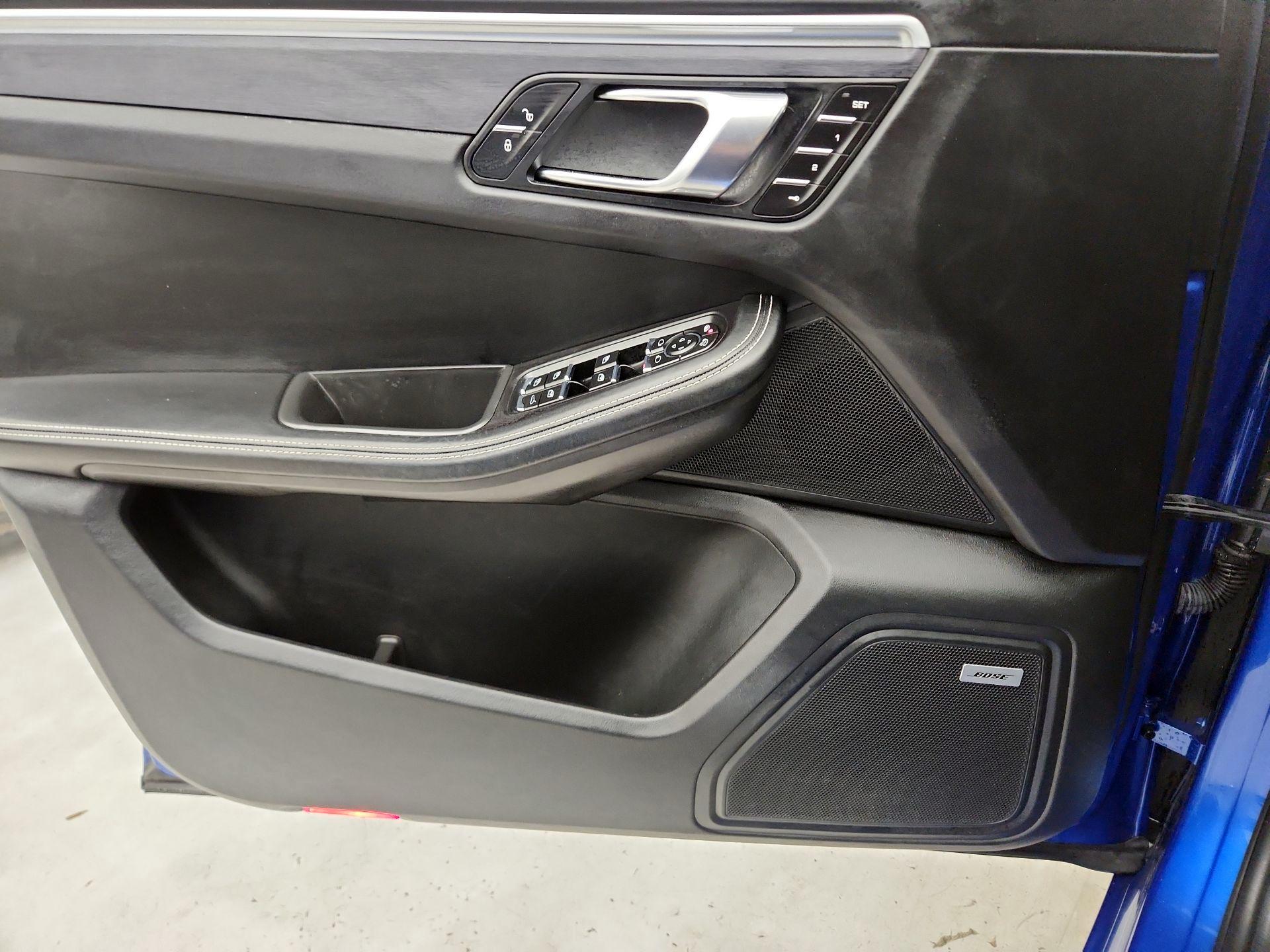 Thumbnail: 2017 Porsche Macan - 12