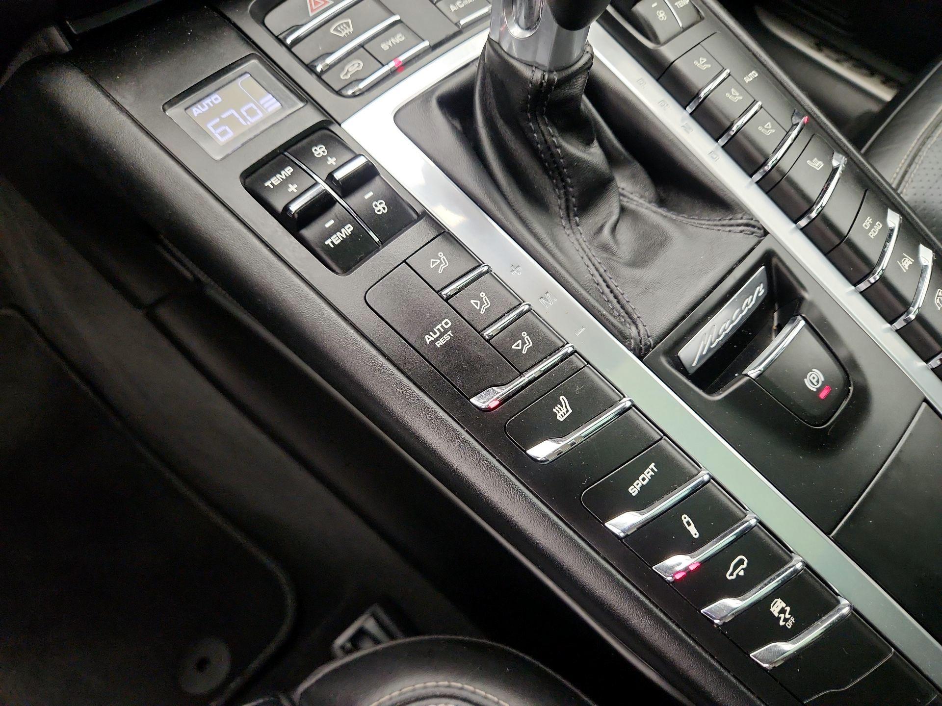 Thumbnail: 2017 Porsche Macan - 17