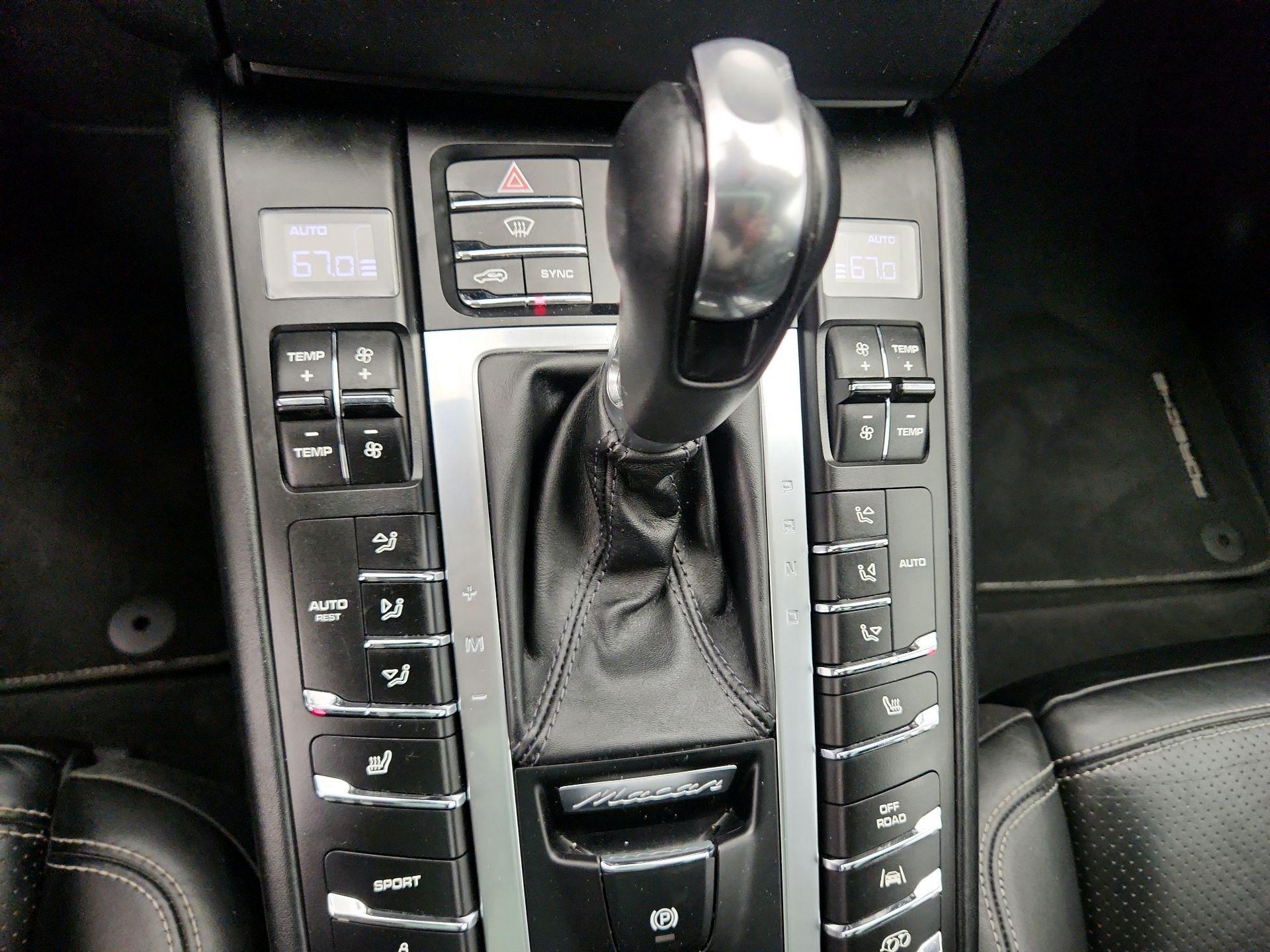 Thumbnail: 2017 Porsche Macan - 18