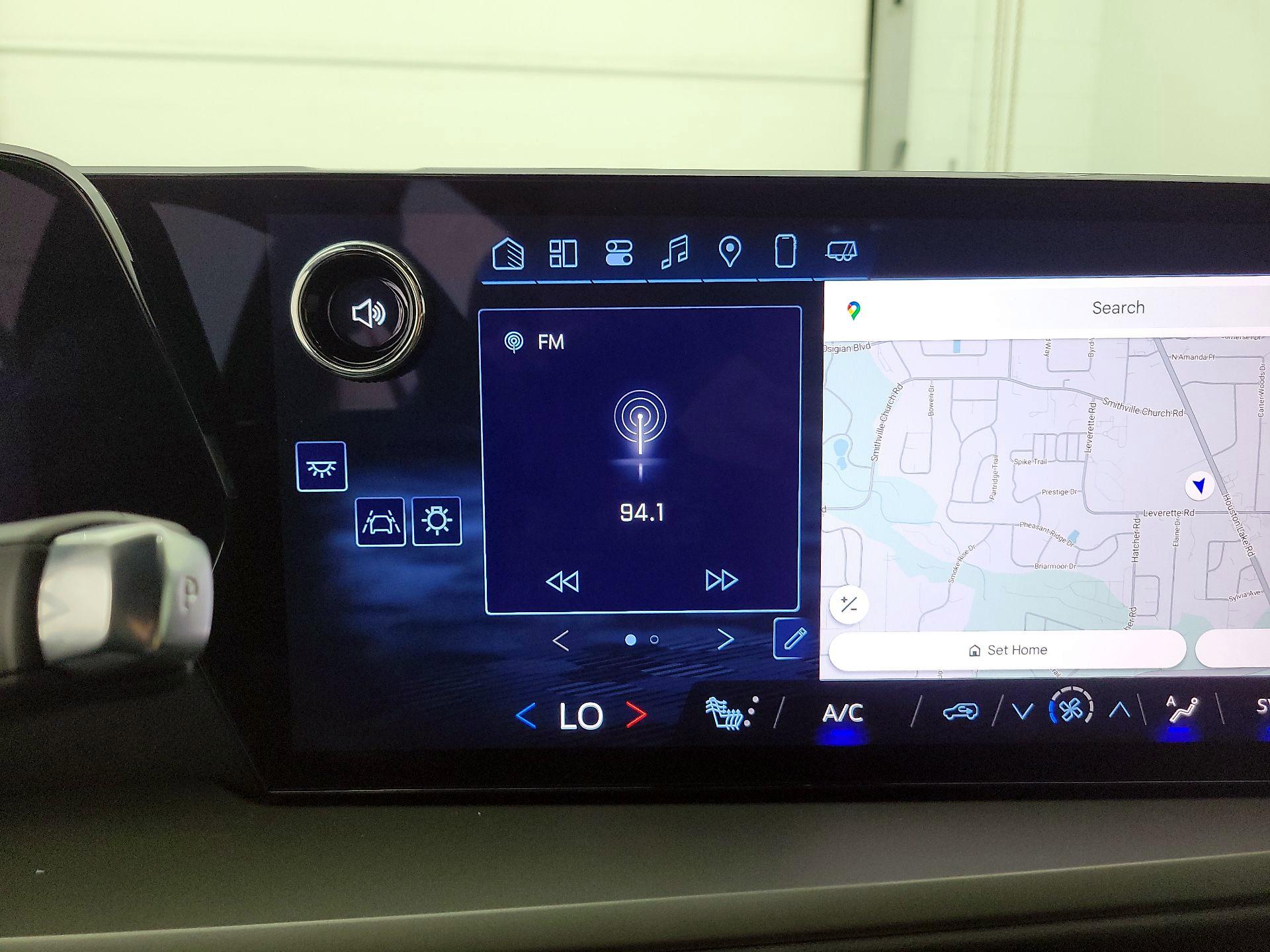 Thumbnail: 2025 Chevrolet Traverse - 16