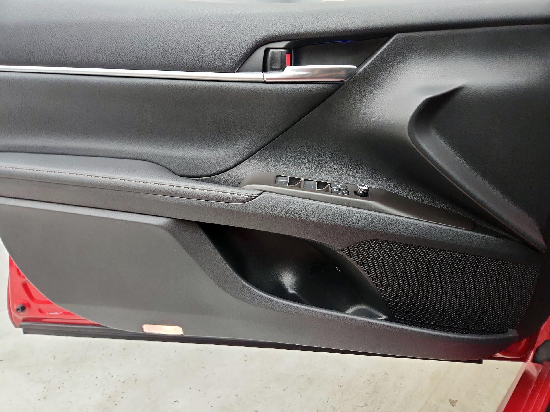 Thumbnail: 2022 Toyota Camry - 12