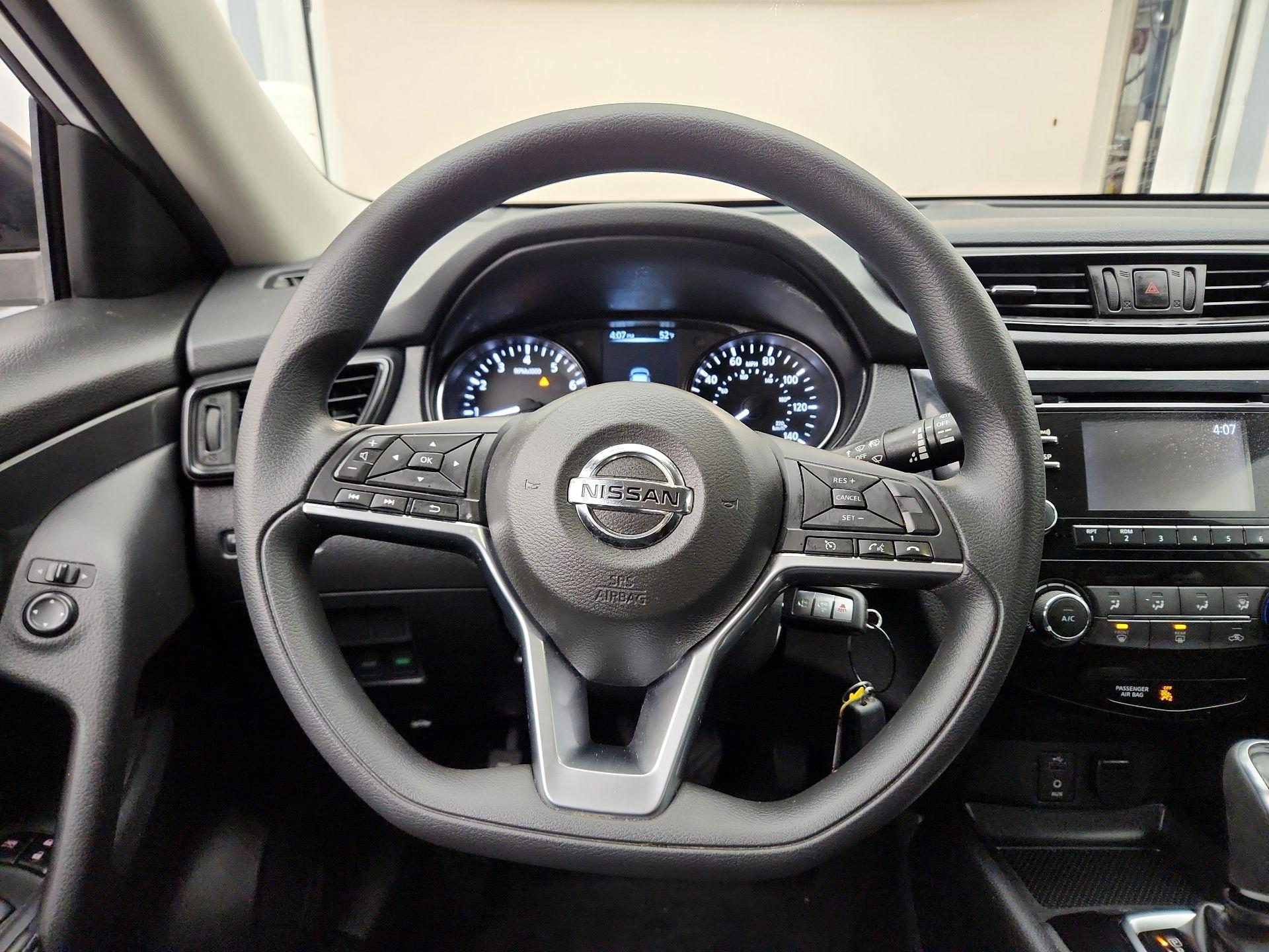 Thumbnail: 2017 Nissan Rogue - 10