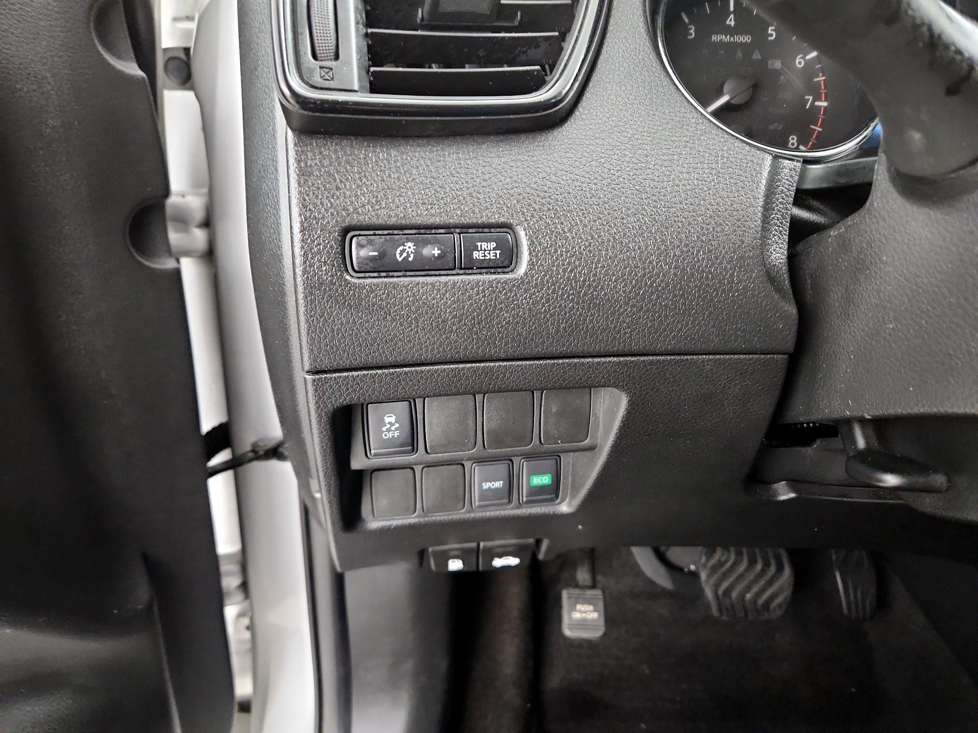 Thumbnail: 2017 Nissan Rogue - 13