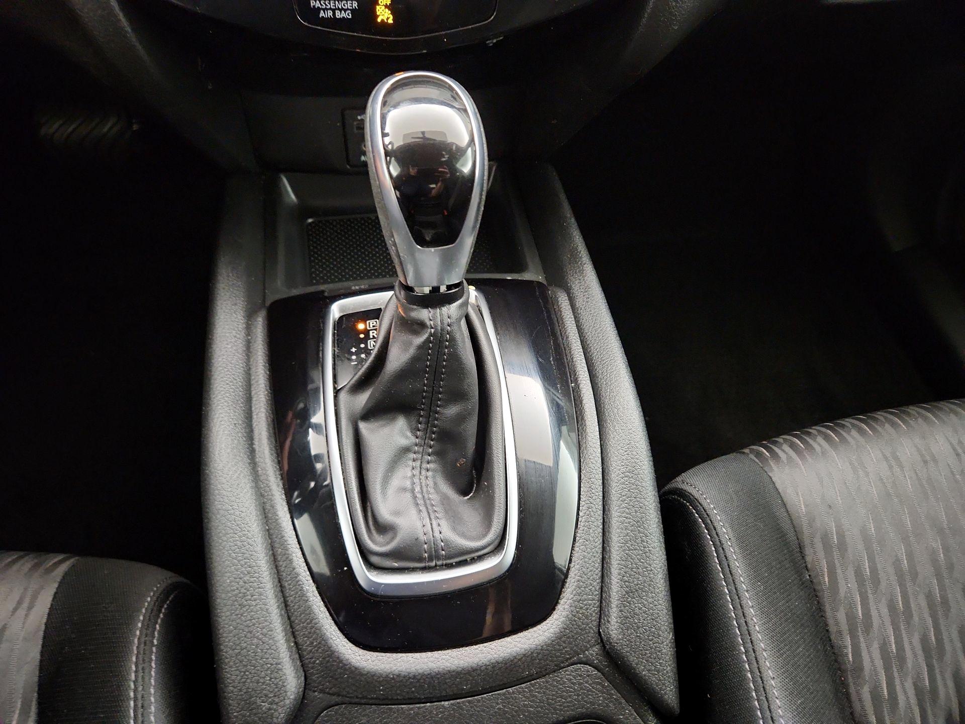 Thumbnail: 2017 Nissan Rogue - 17