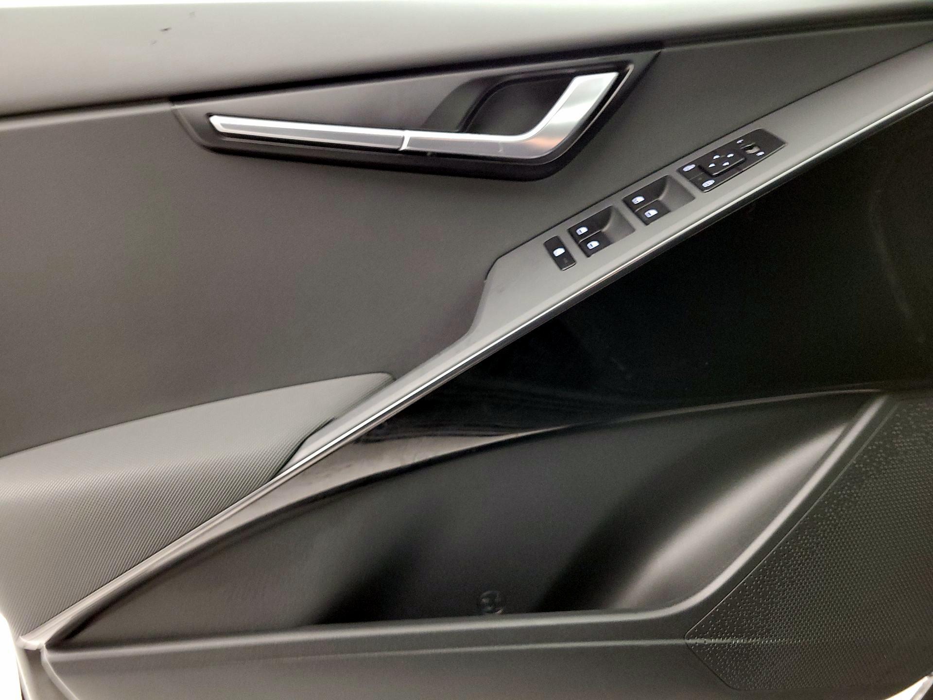 Thumbnail: 2023 Kia Niro - 12