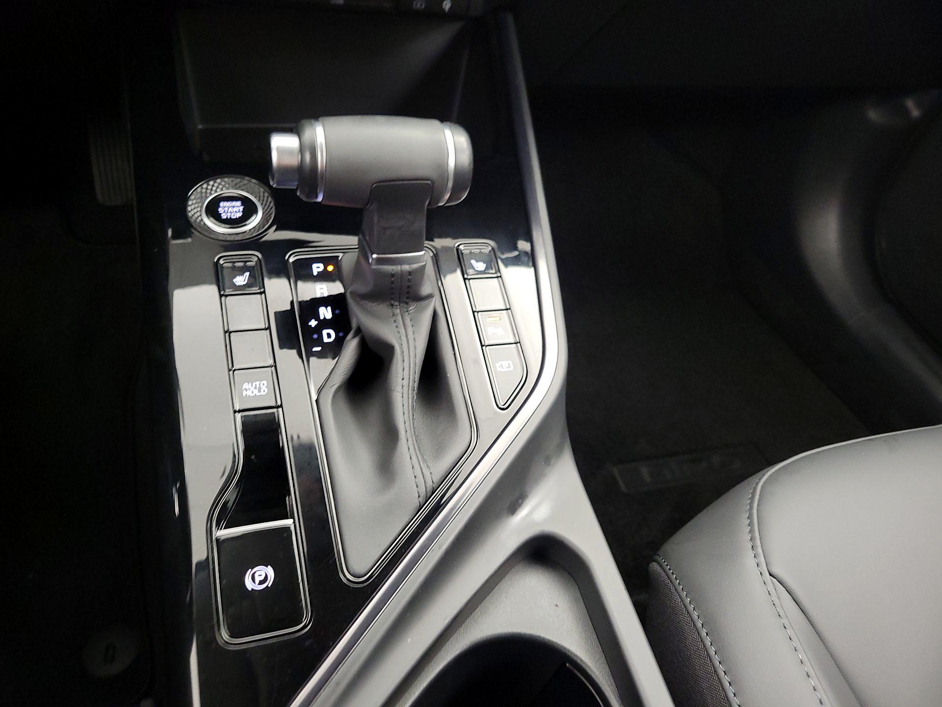 Thumbnail: 2023 Kia Niro - 18