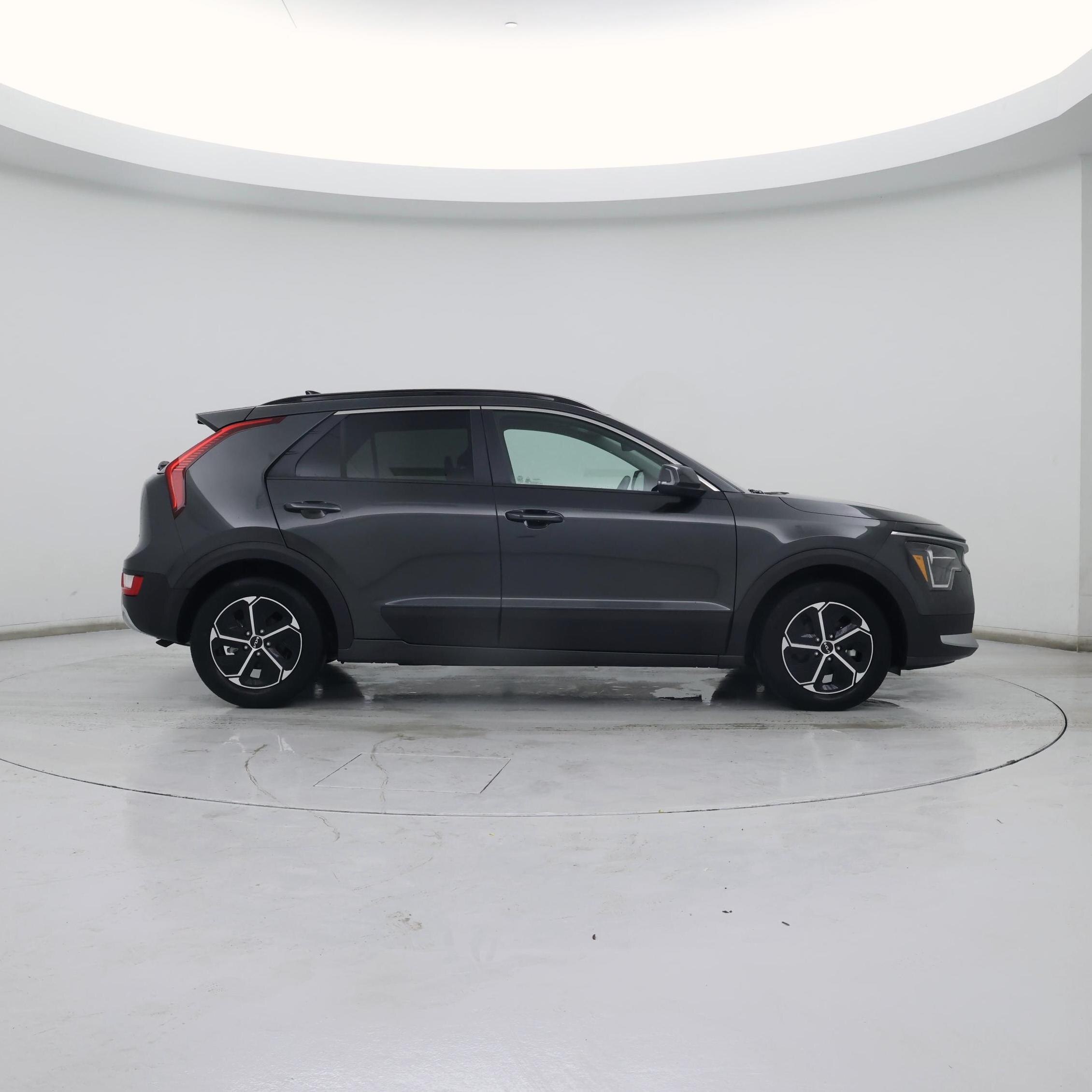 Thumbnail: 2023 Kia Niro - 7